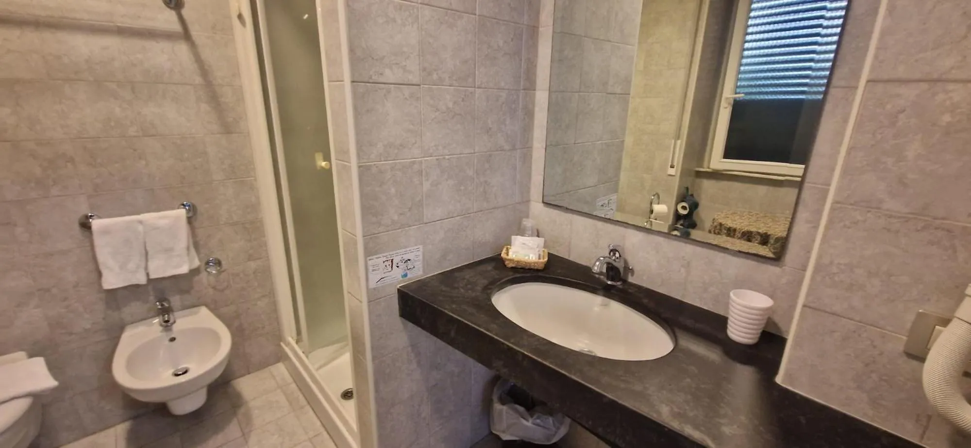 Bathroom in Hotel Dora