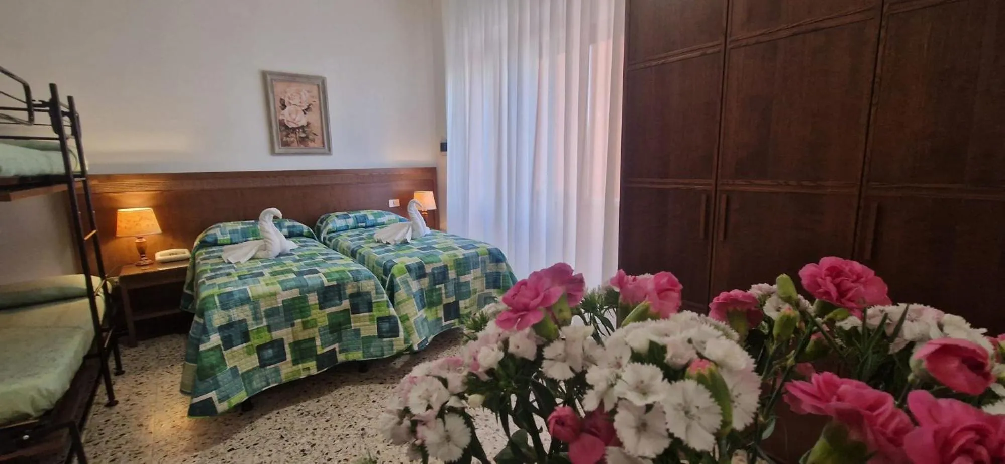 Photo of the whole room in Hotel Dora