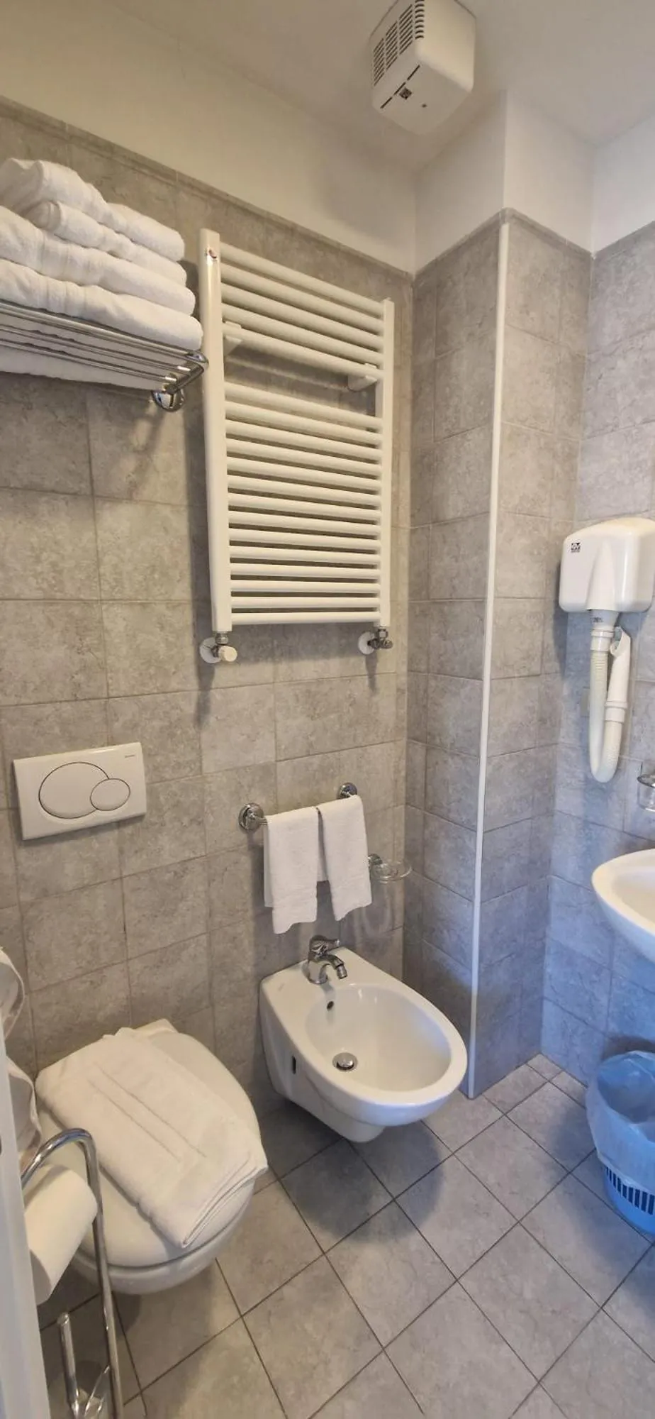 Bathroom in Hotel Dora