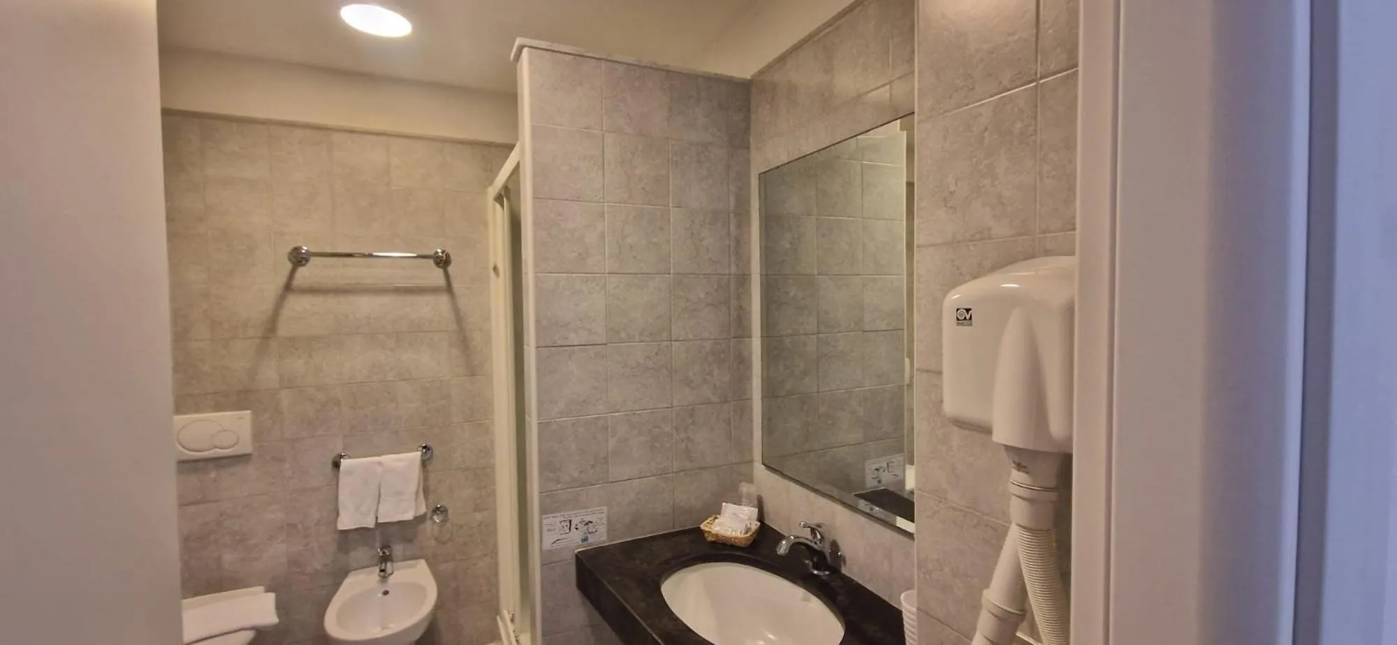 Bathroom in Hotel Dora