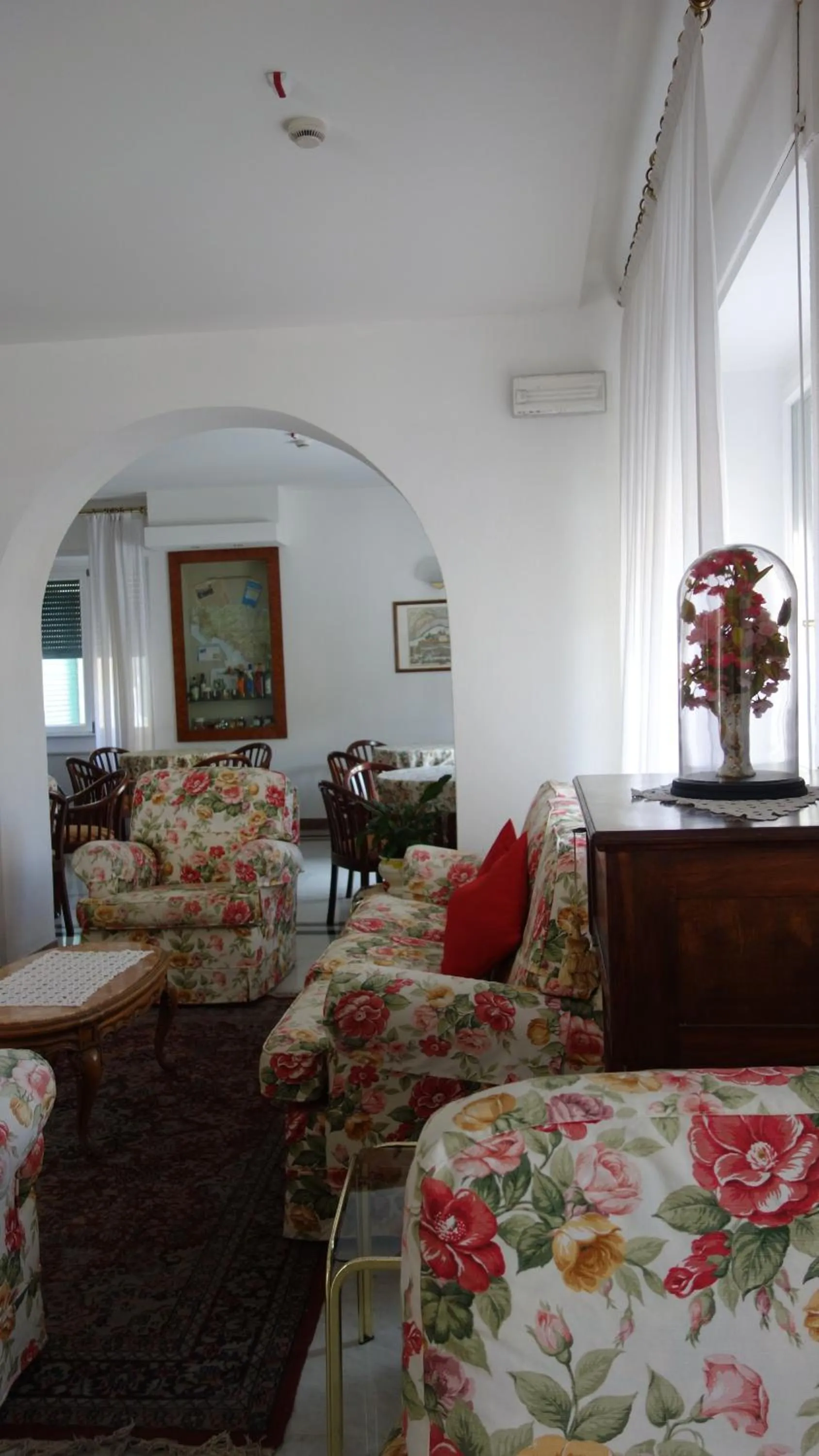 Seating area in Hotel Dora