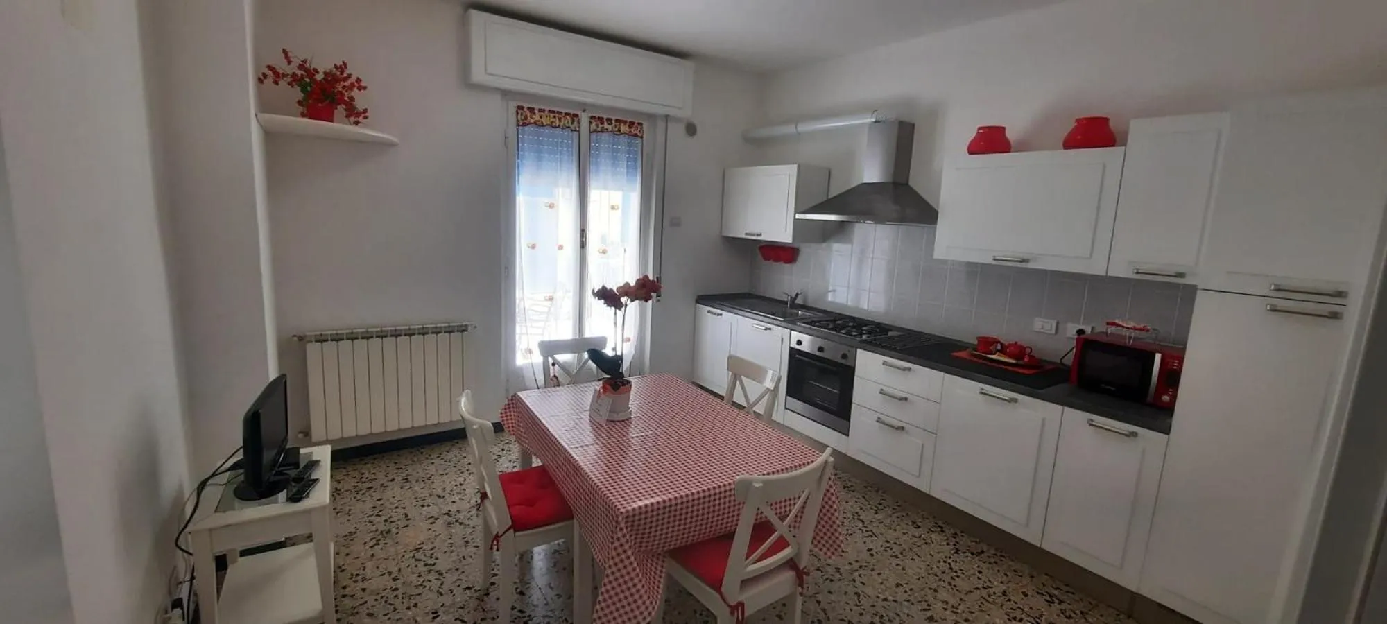 Kitchen or kitchenette in Hotel Dora