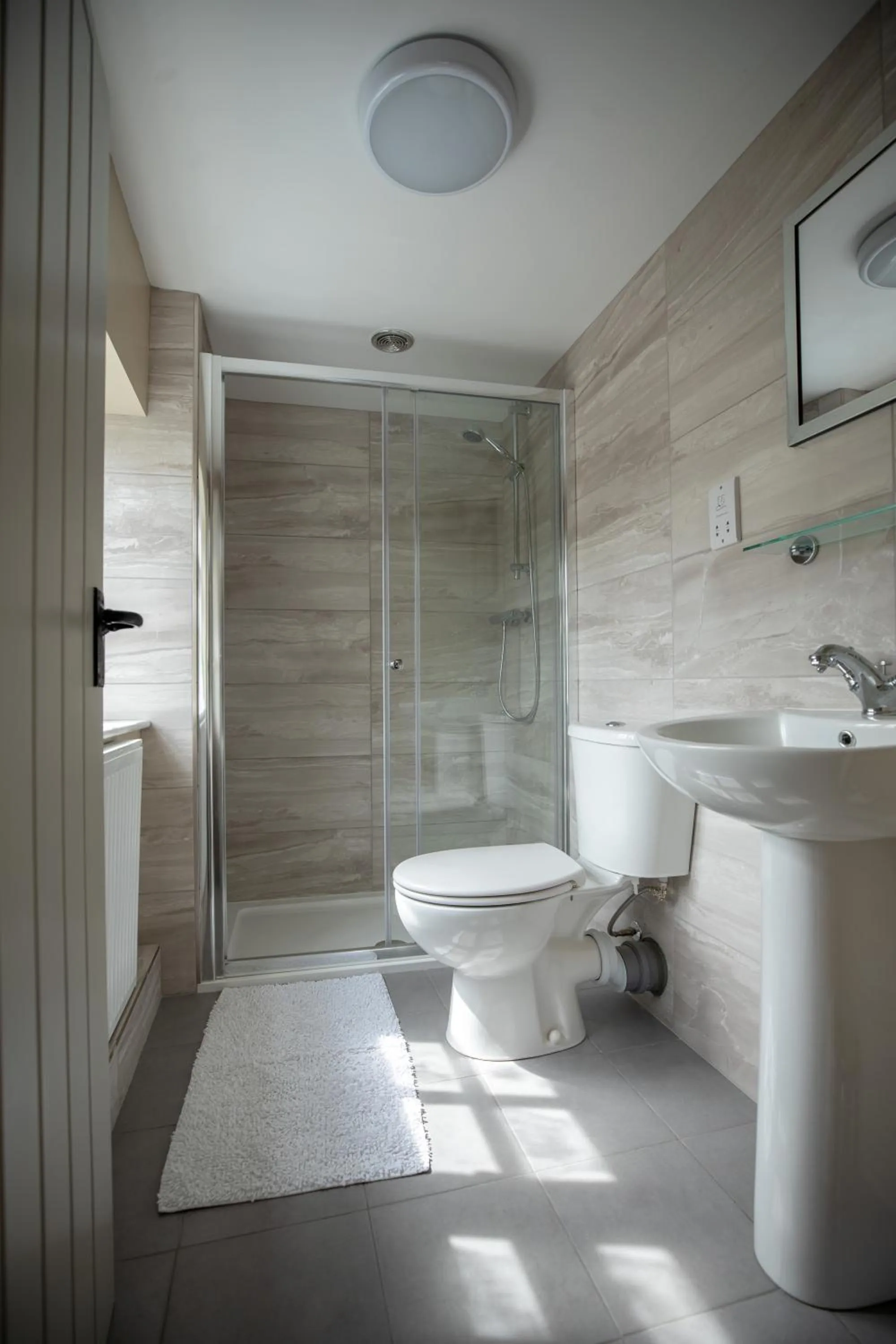 Shower in Old Beams Bed & Breakfast