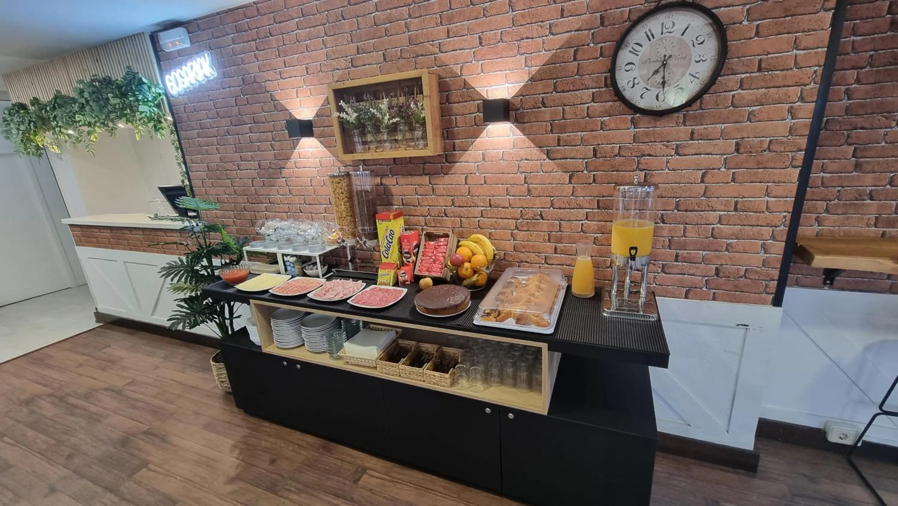 Buffet breakfast in Hotel Norte