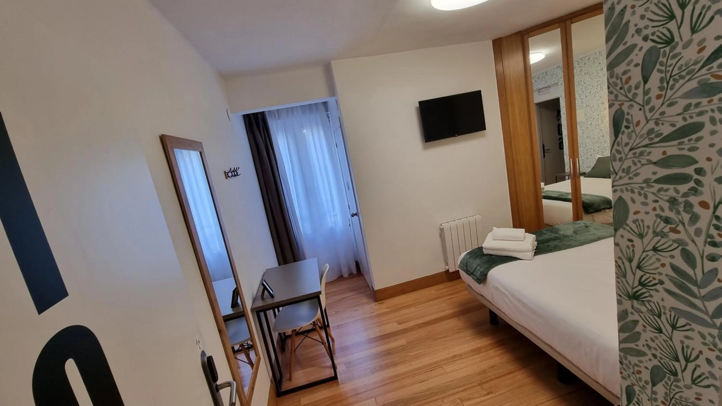 Communal lounge/ TV room, Bed in Hotel Norte