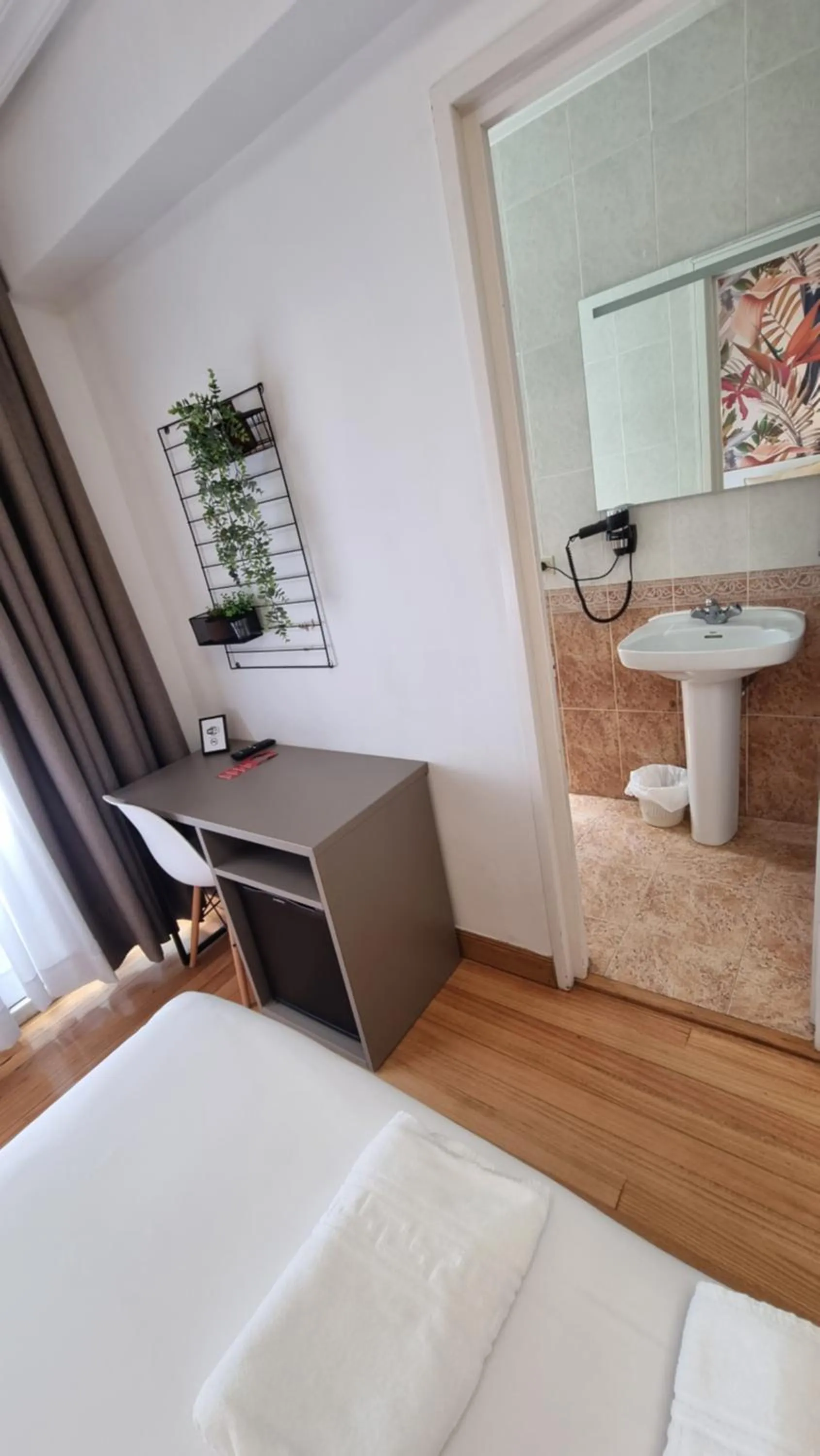 Toilet, Bed in Hotel Norte