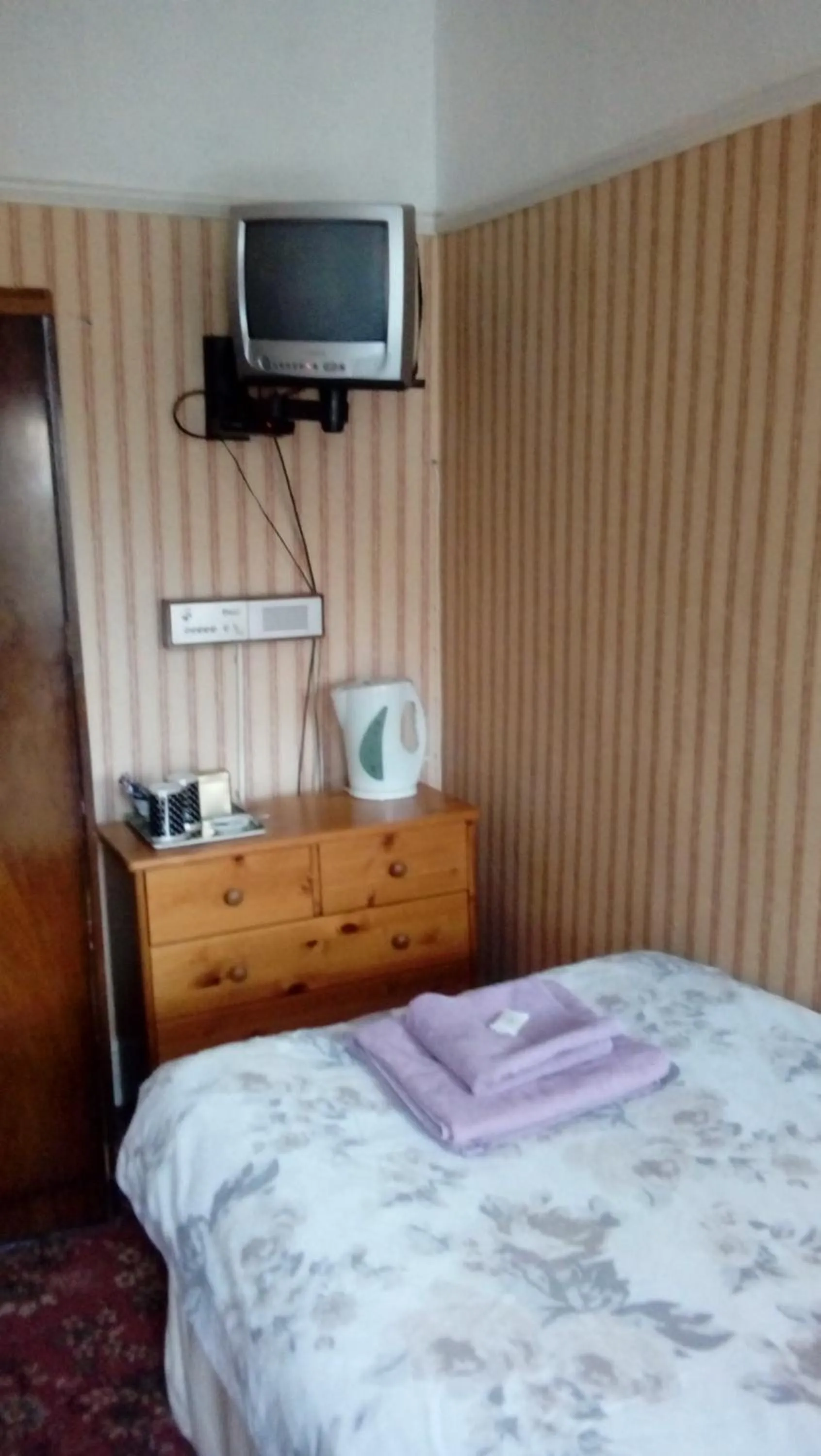 Bed in Neuadd Arms Hotel