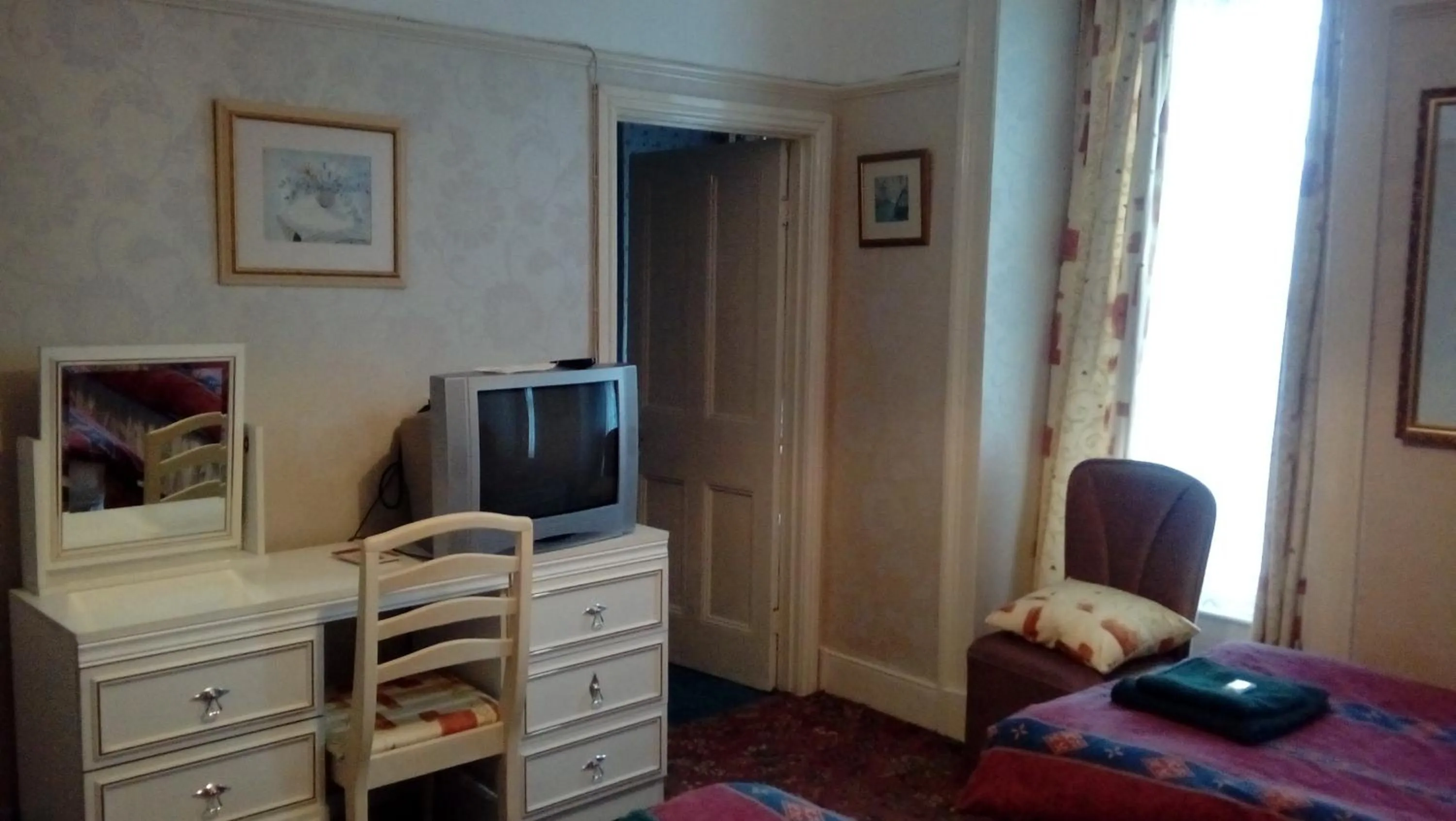 Bed in Neuadd Arms Hotel