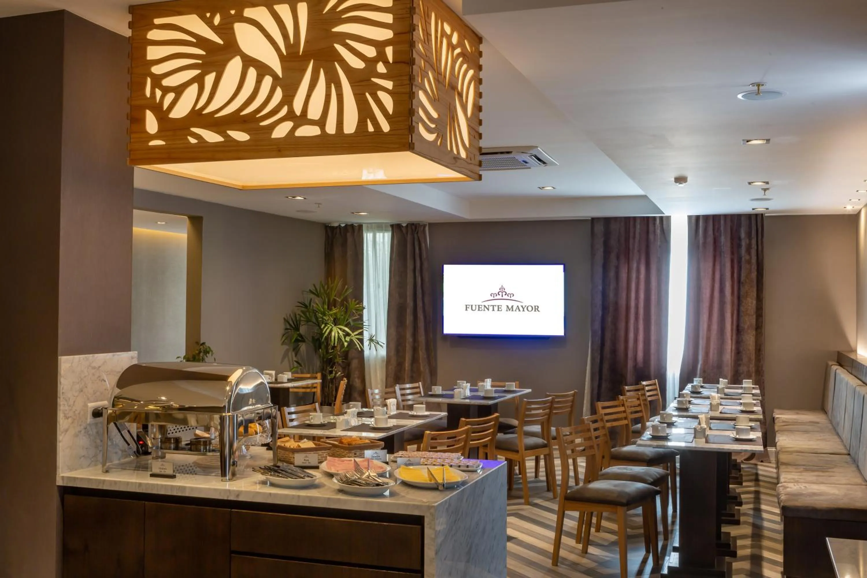 Communal lounge/ TV room in Fuente Mayor Hotel Centro