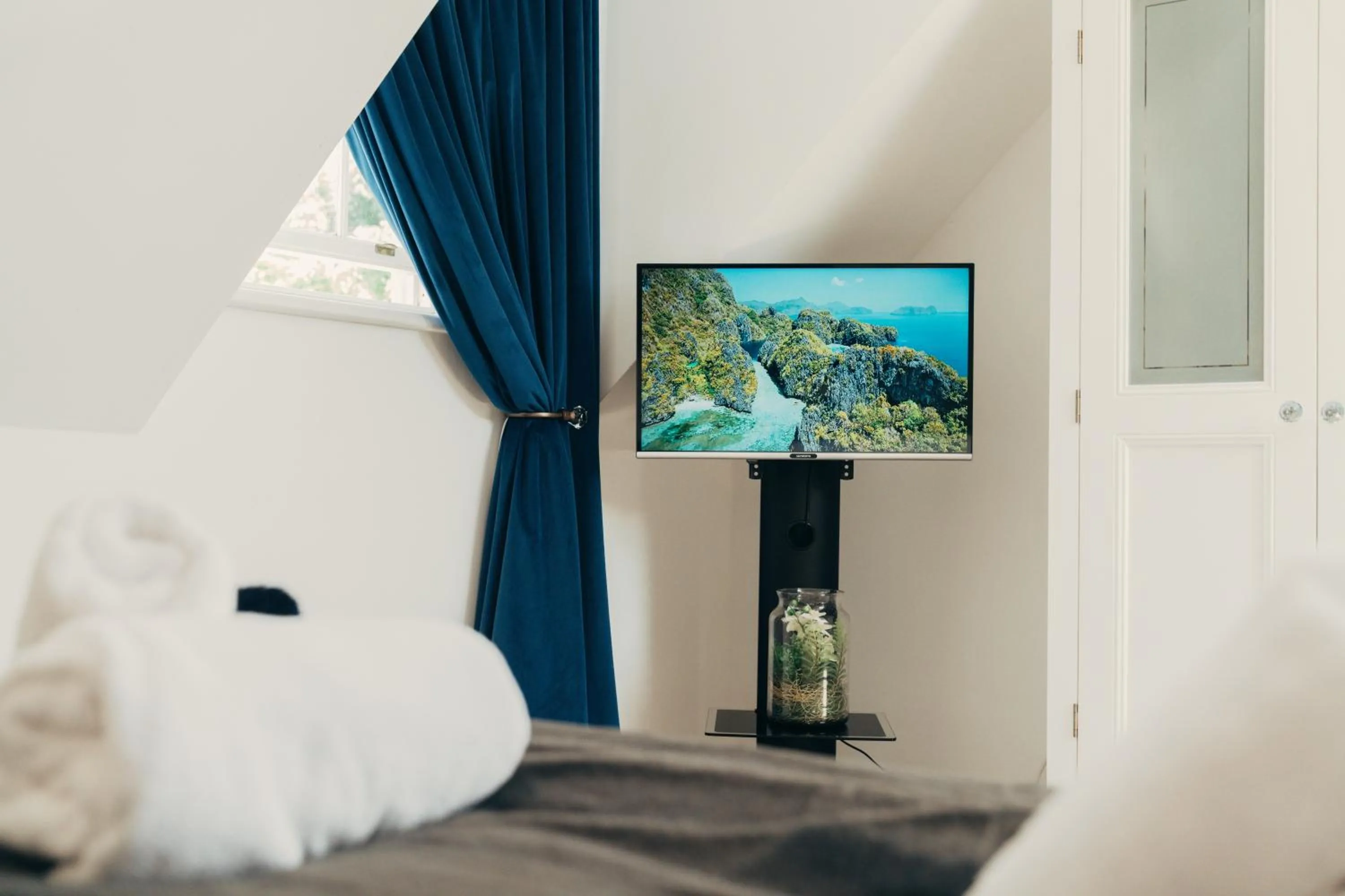 TV and multimedia, Bed in Les Chambres Guest House