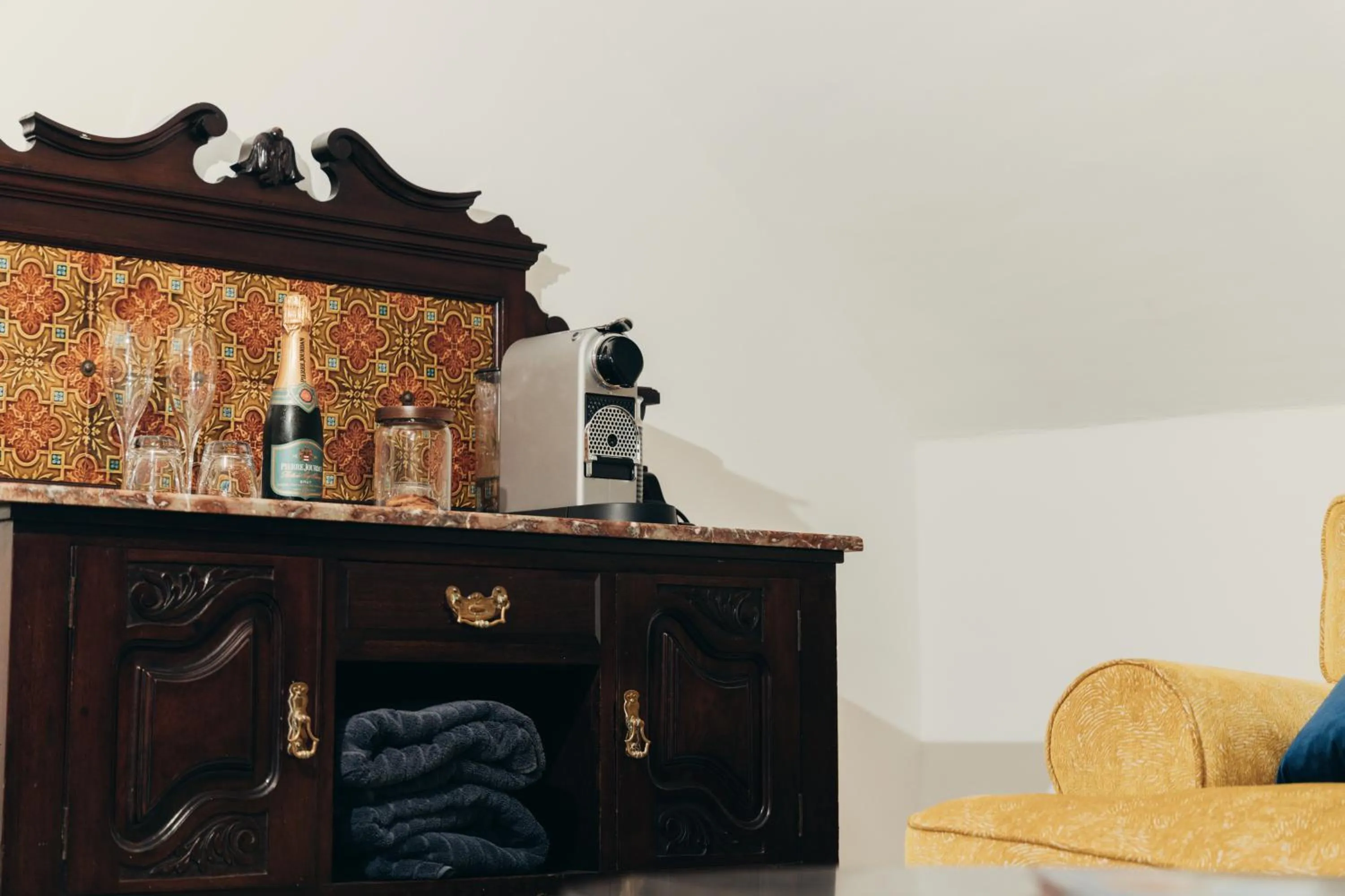 Coffee/tea facilities in Les Chambres Guest House