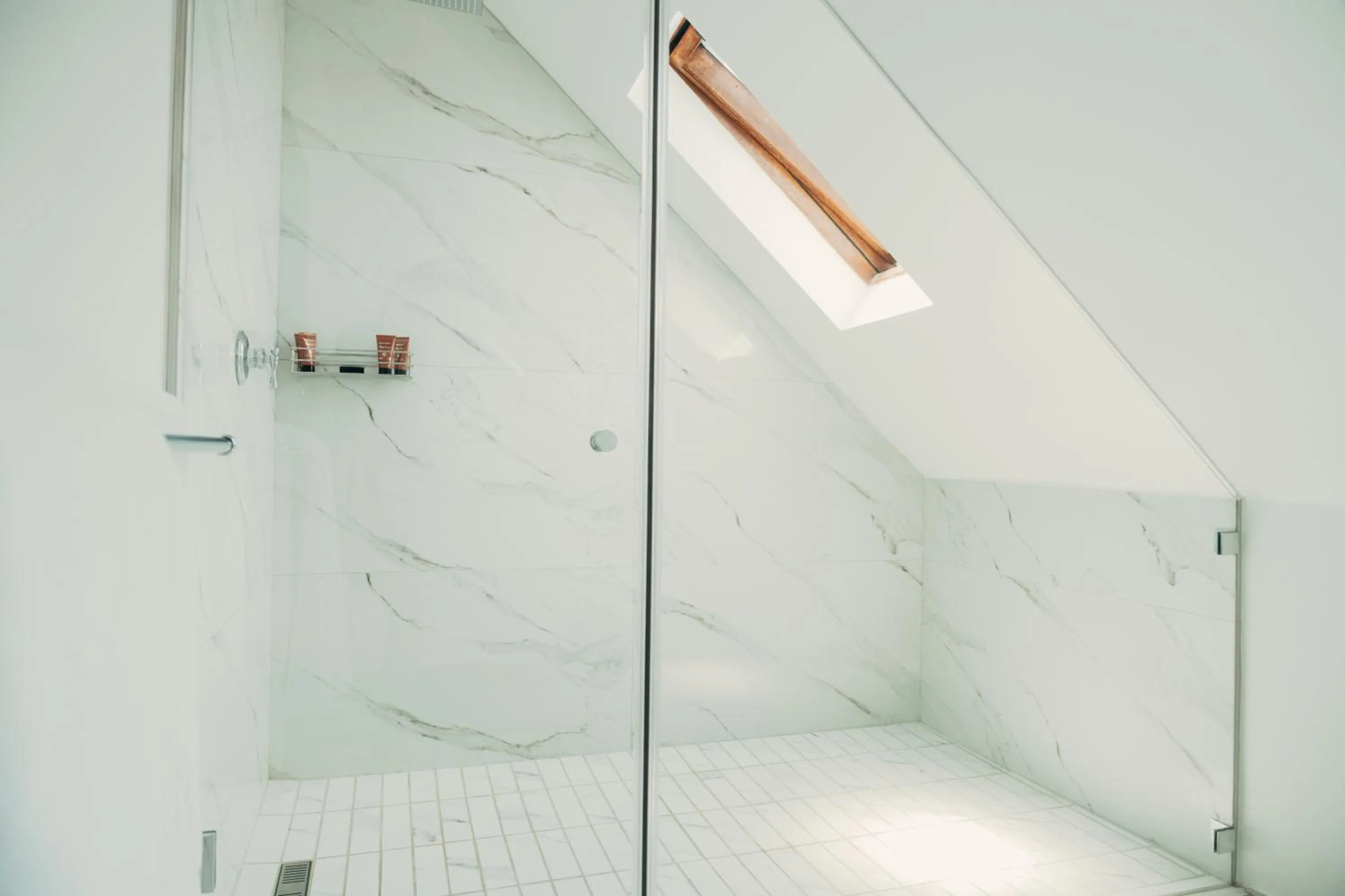 Shower in Les Chambres Guest House