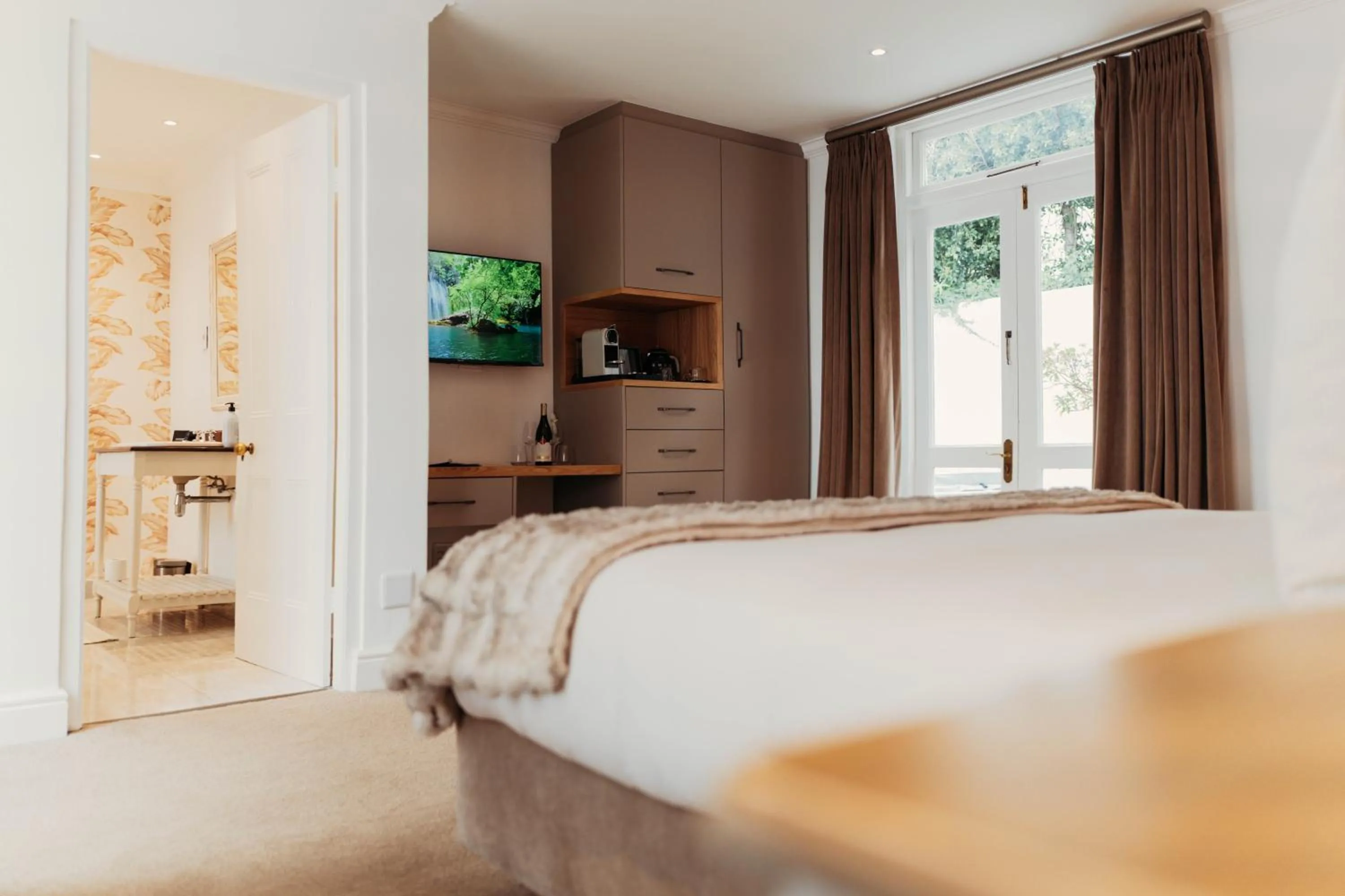 Bedroom, Bed in Les Chambres Guest House