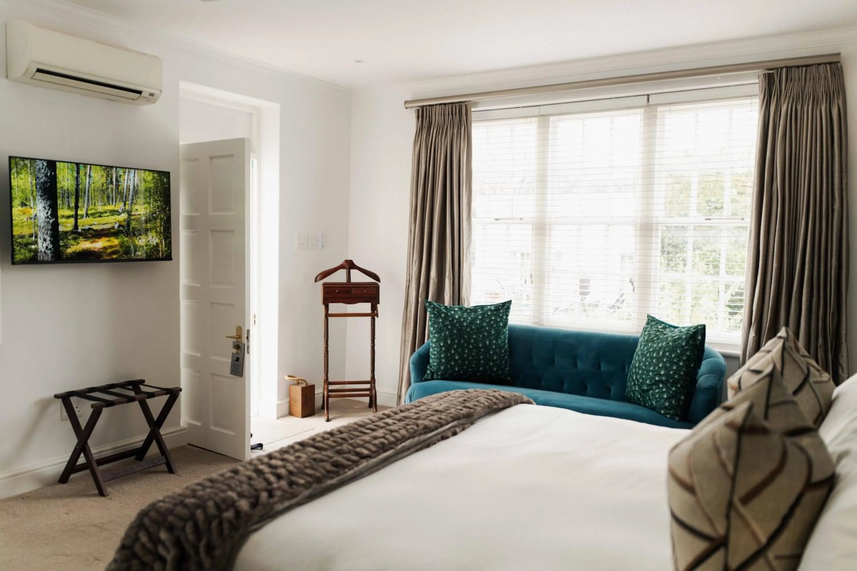 Bed in Les Chambres Guest House