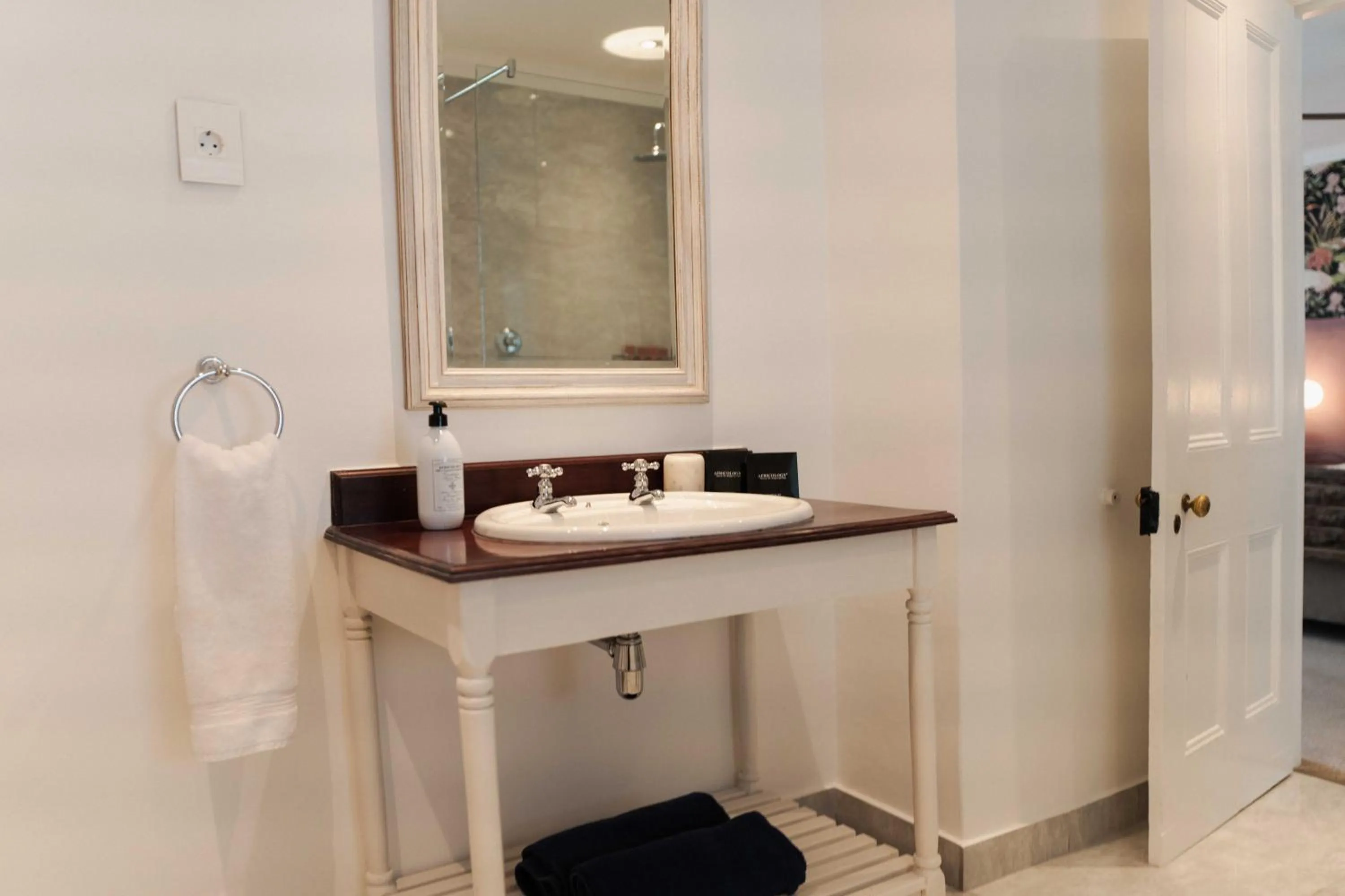 Bathroom in Les Chambres Guest House