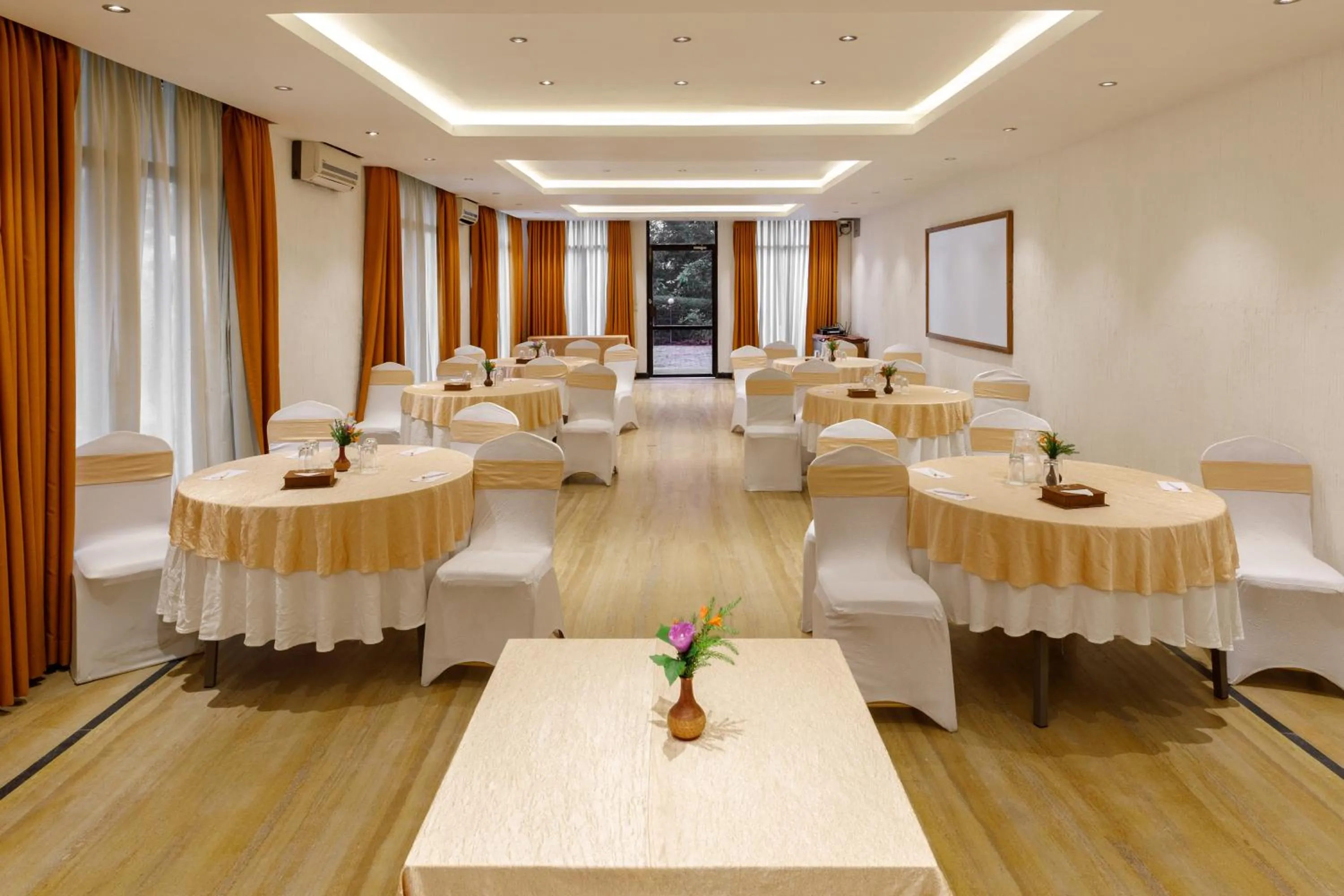 Meeting/conference room in Club Himalaya, by ACE Hotels
