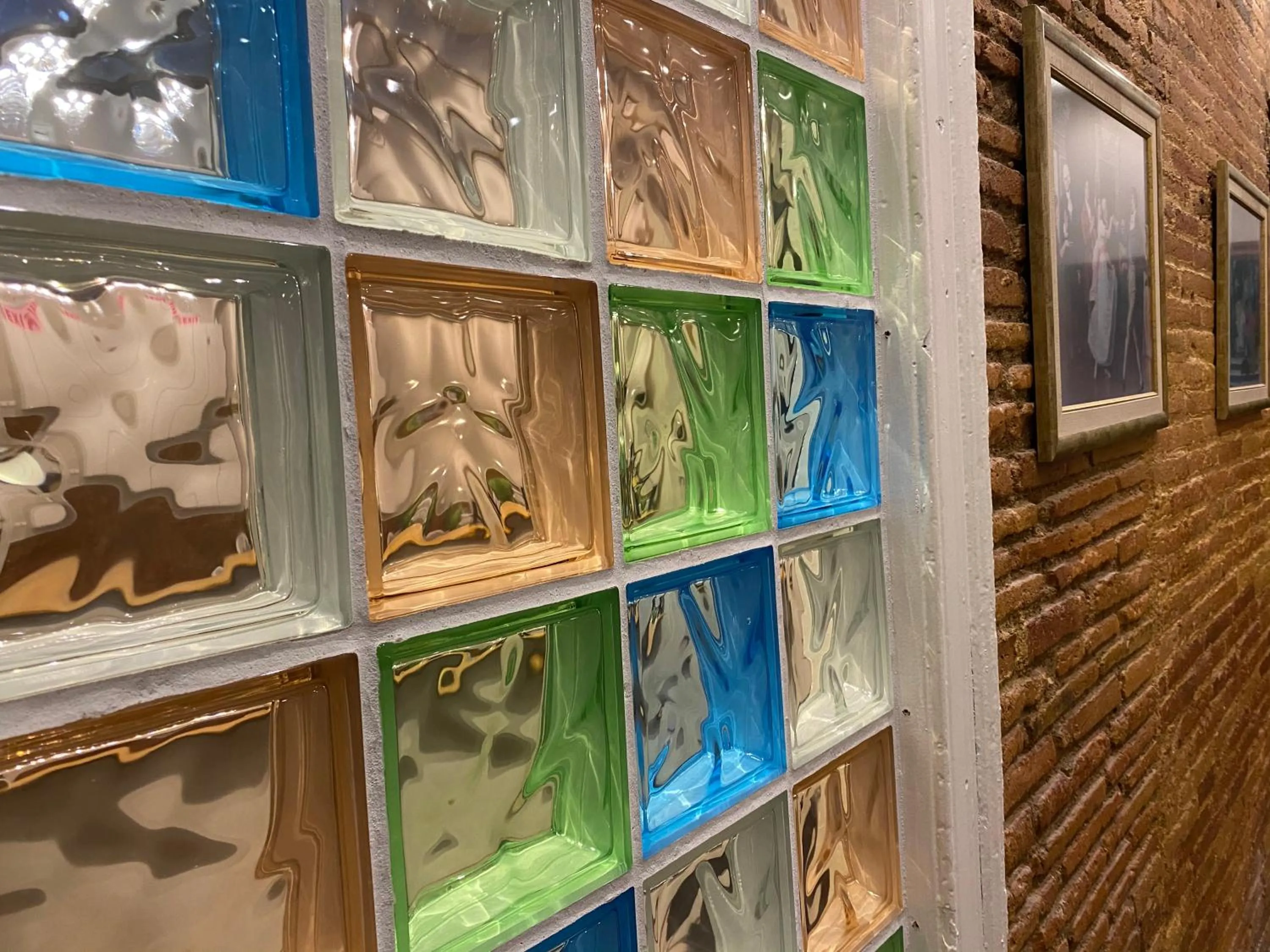 Area and facilities in Hostal Orleans