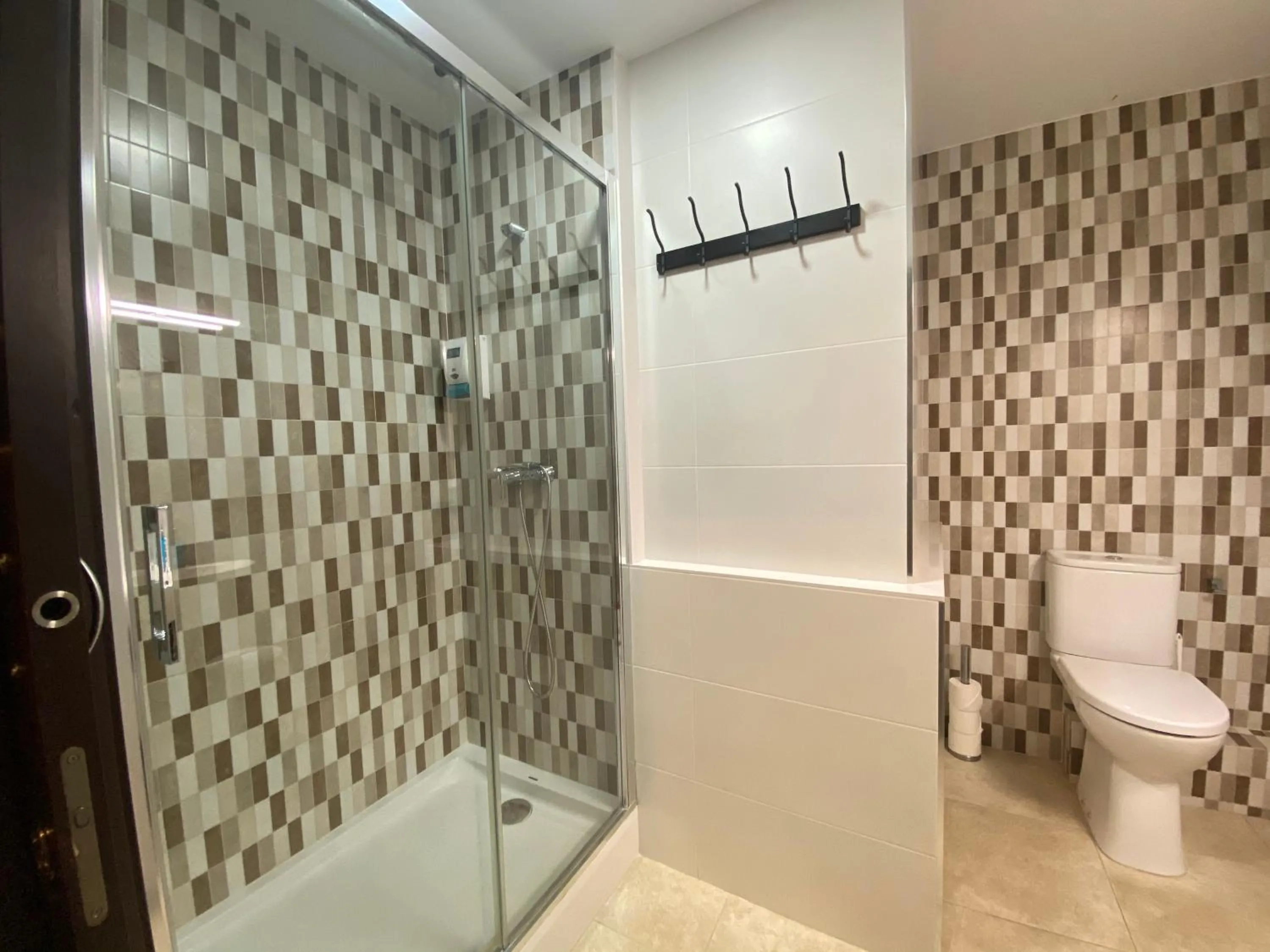 Bathroom in Hostal Orleans