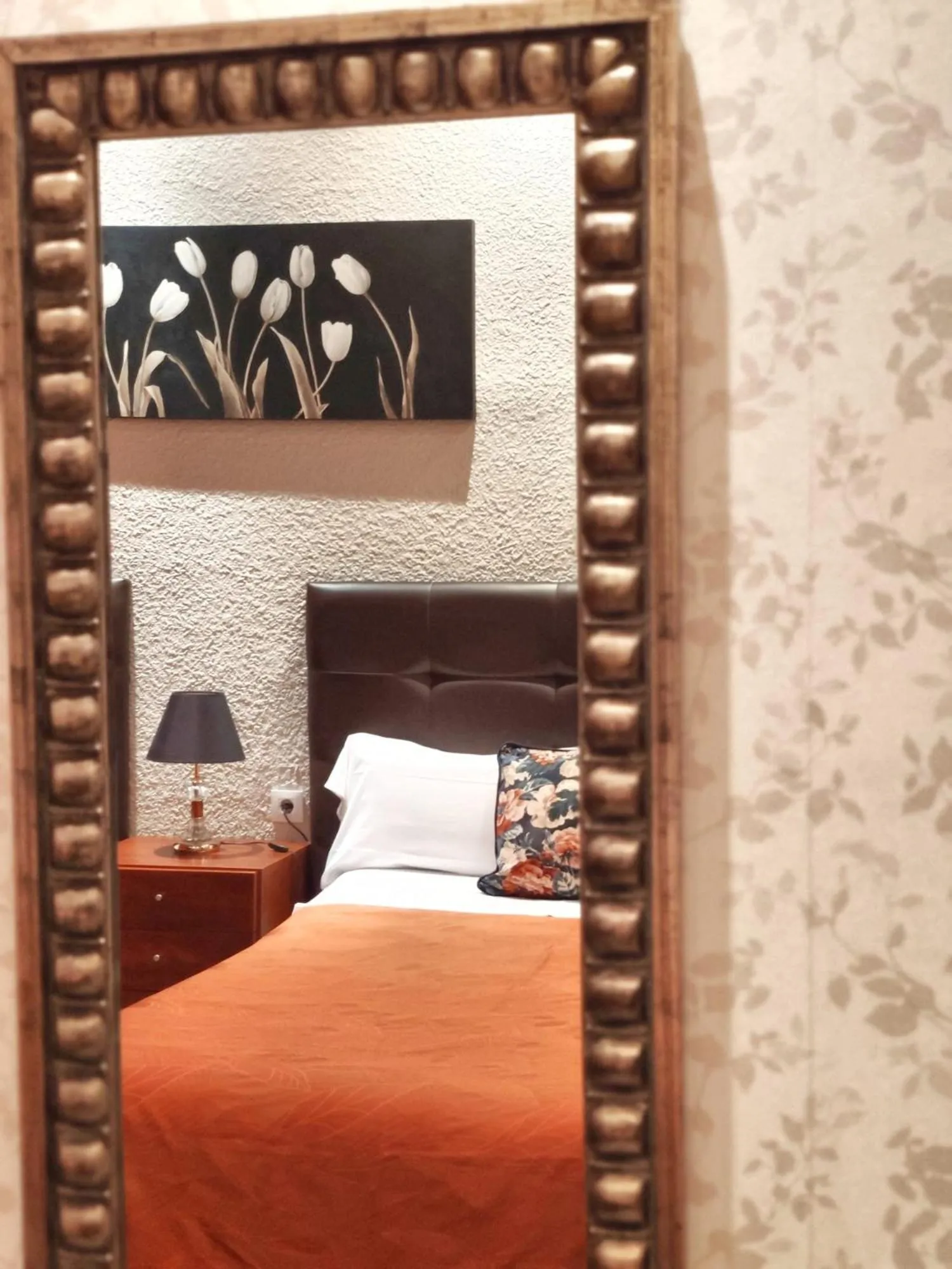 Bed in Hostal Orleans