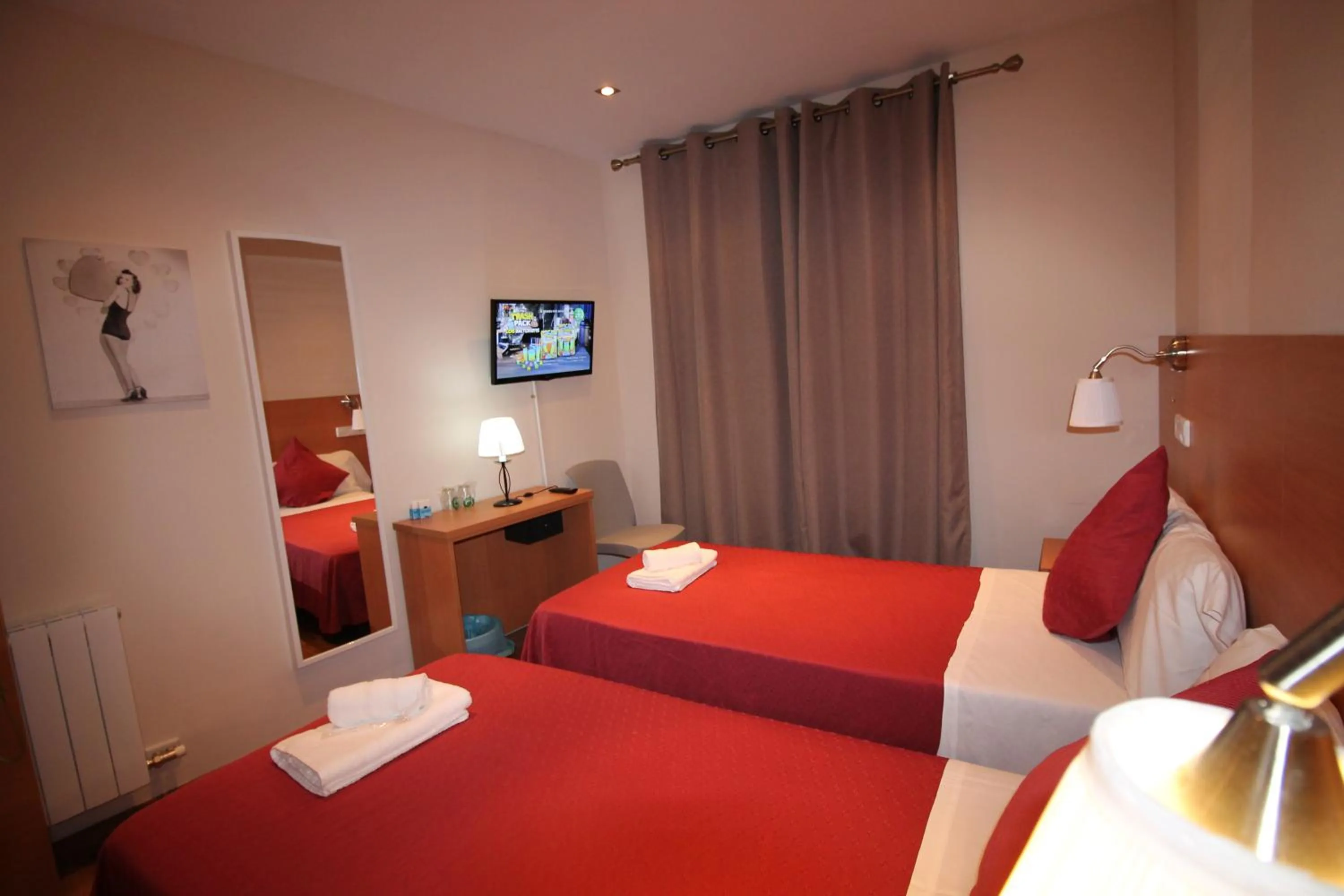 Photo of the whole room, Bed in Hostal Orleans