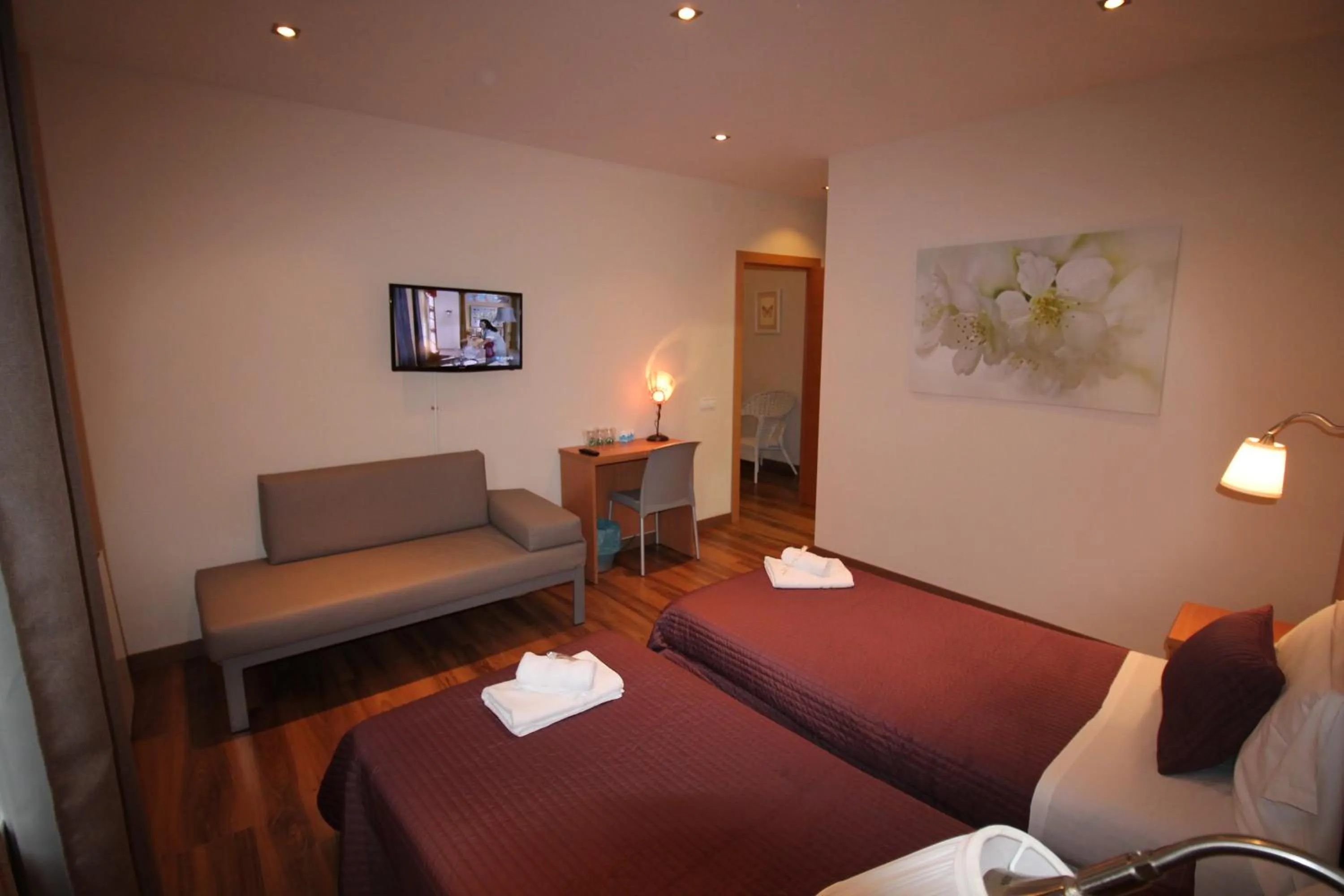 Photo of the whole room, Bed in Hostal Orleans