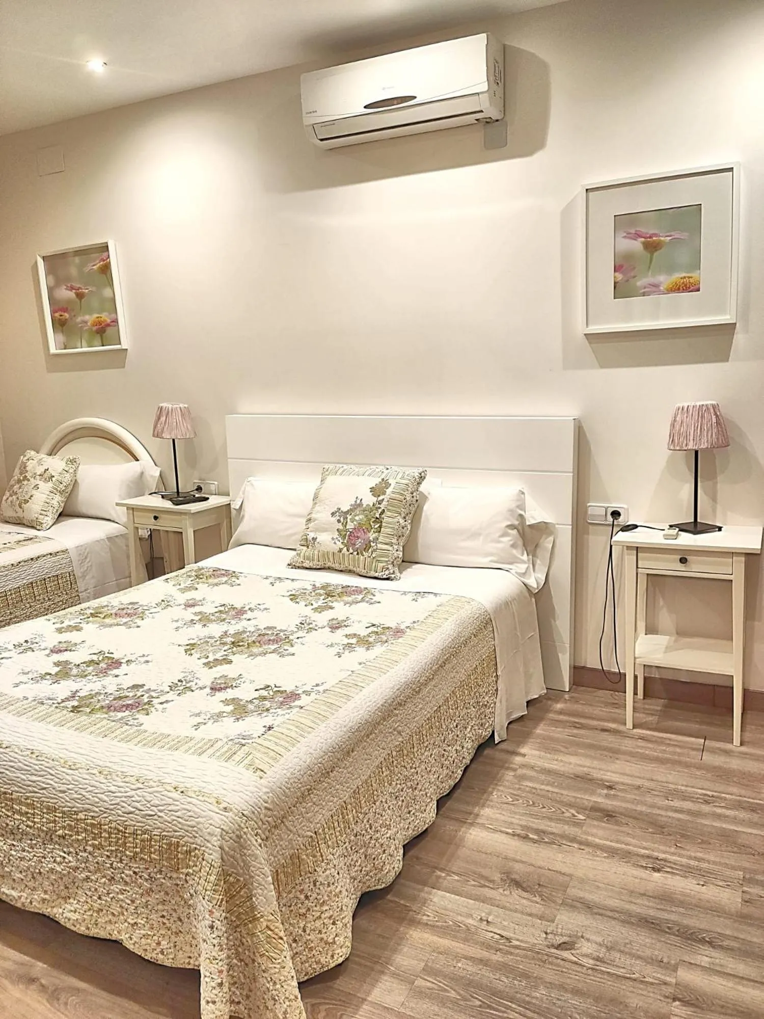 Bed in Hostal Orleans