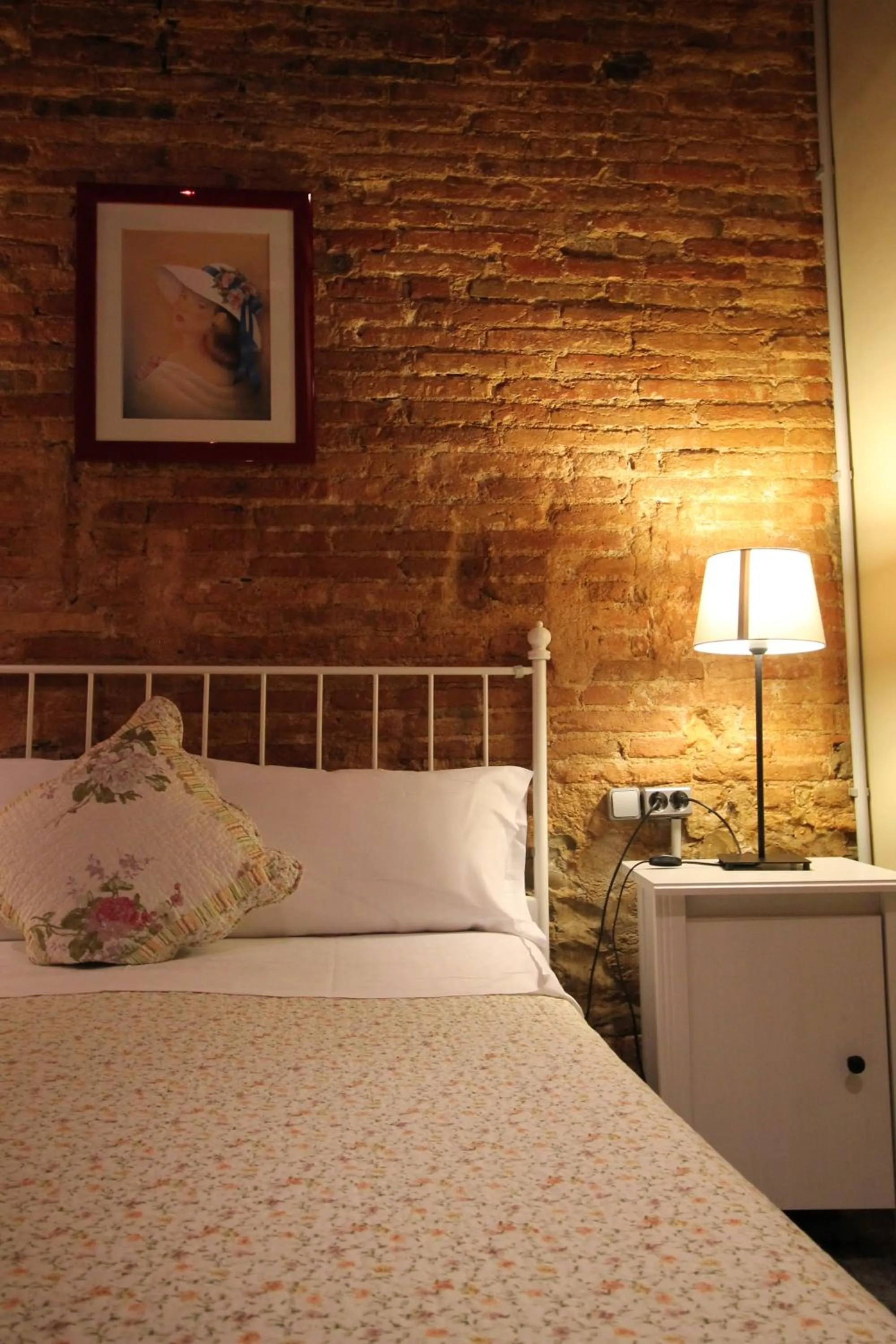 Bedroom, Bed in Hostal Orleans