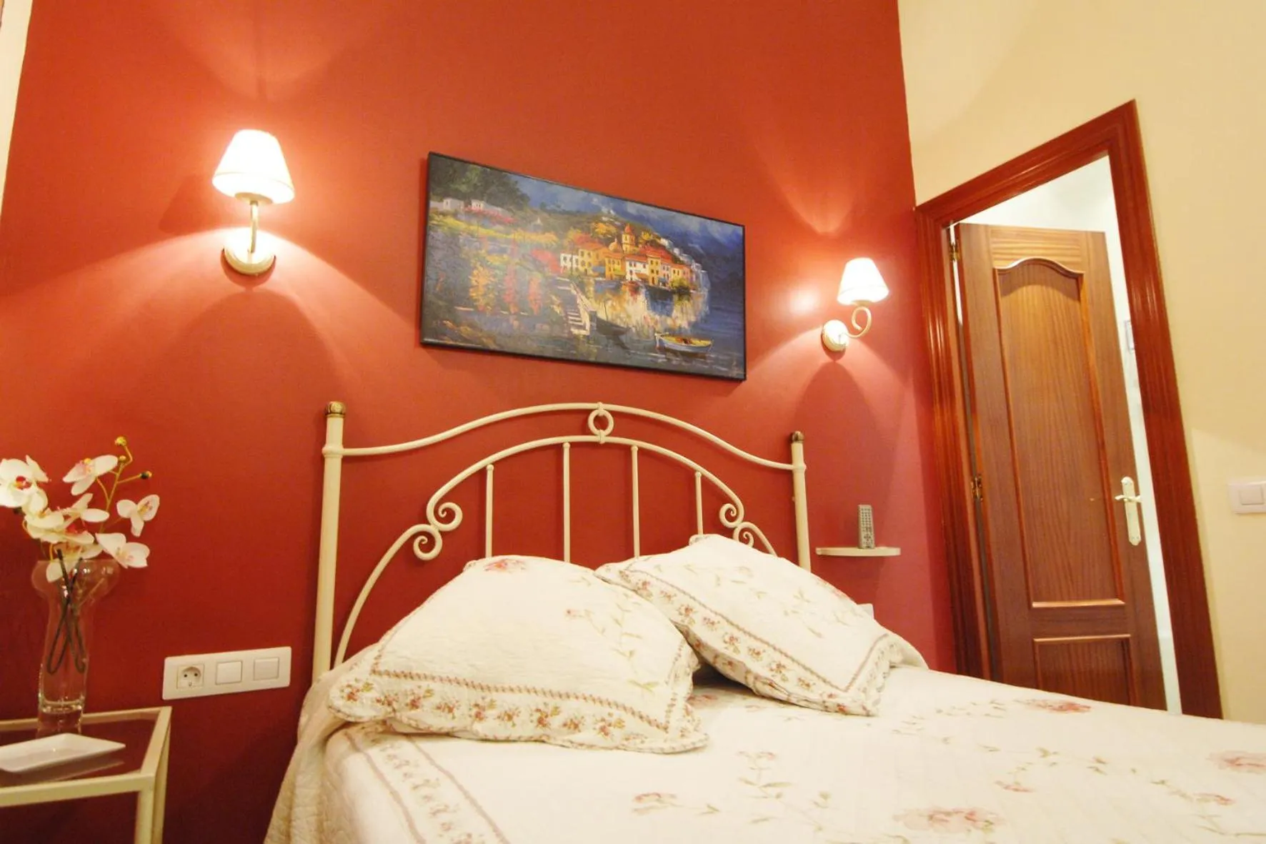 Photo of the whole room, Bed in Hostal Orleans