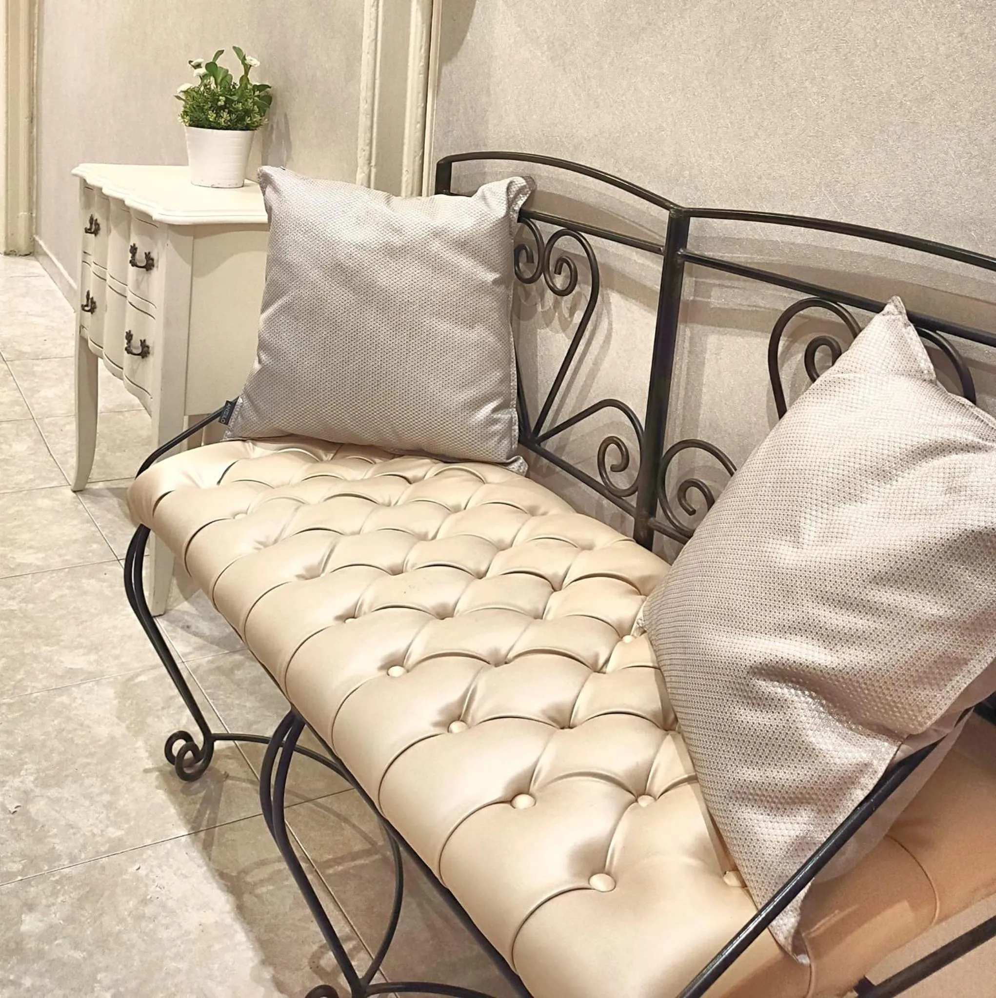 Area and facilities, Bed in Hostal Orleans