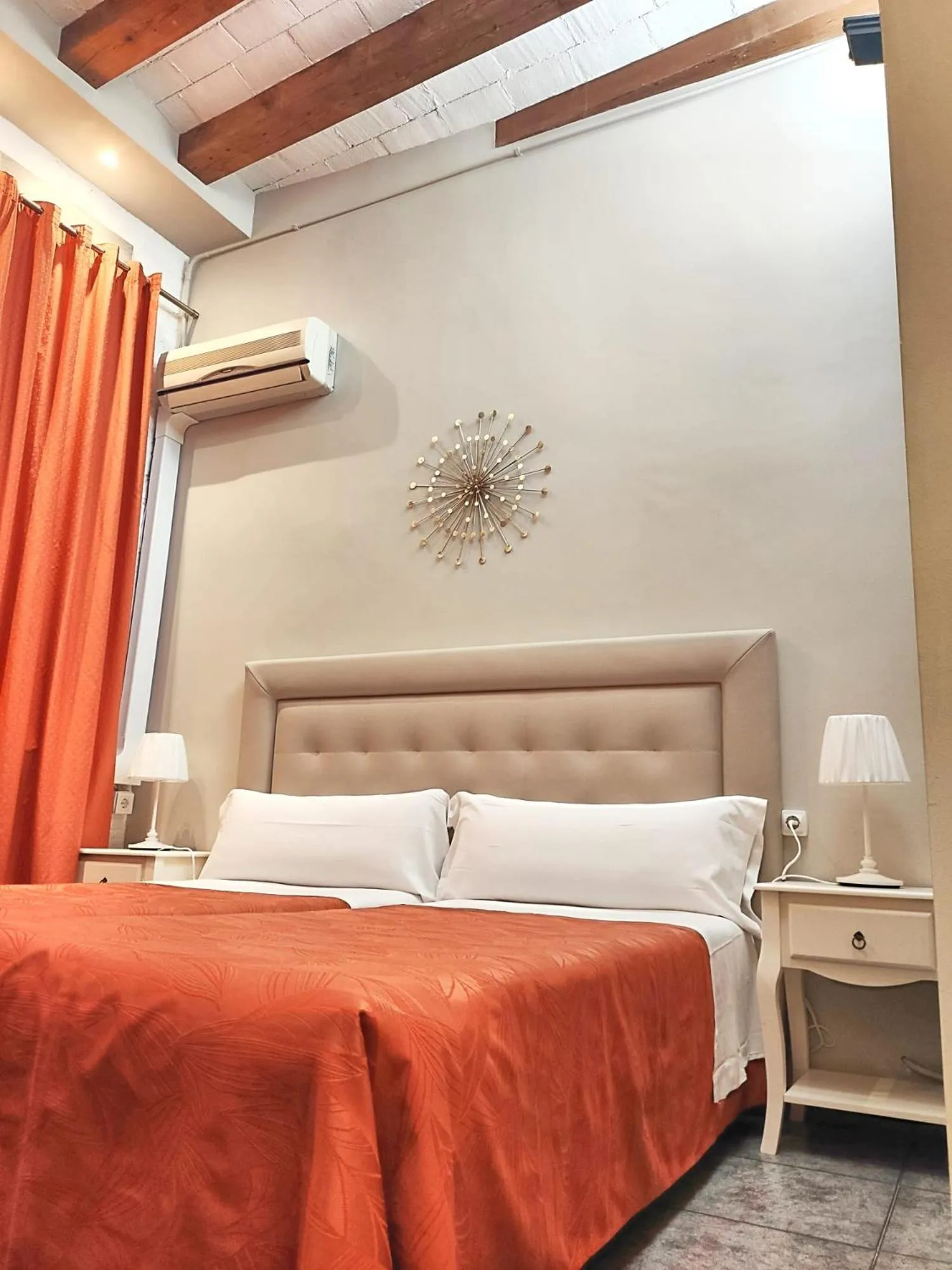 Bed in Hostal Orleans