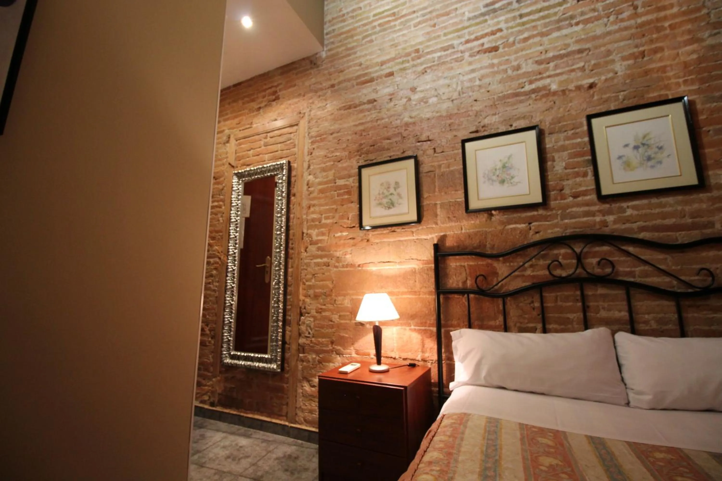 Bed in Hostal Orleans