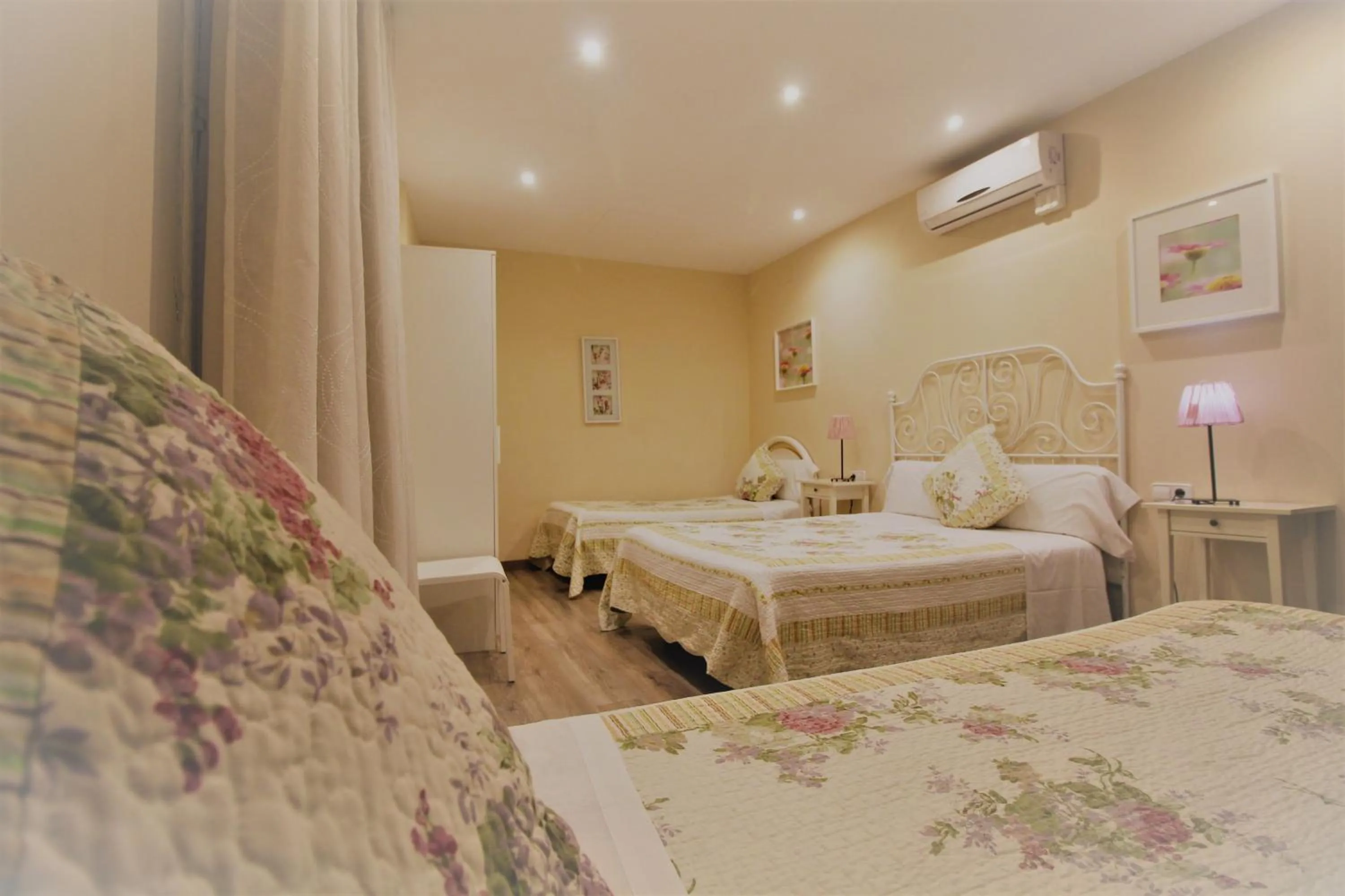 Photo of the whole room, Bed in Hostal Orleans