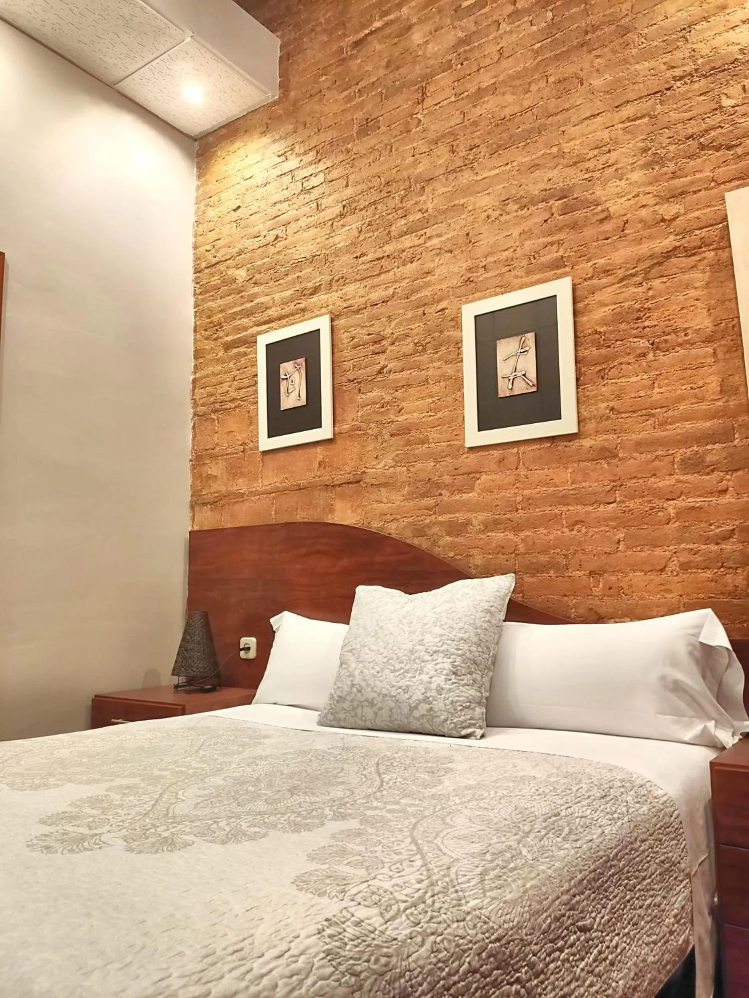 Bed in Hostal Orleans