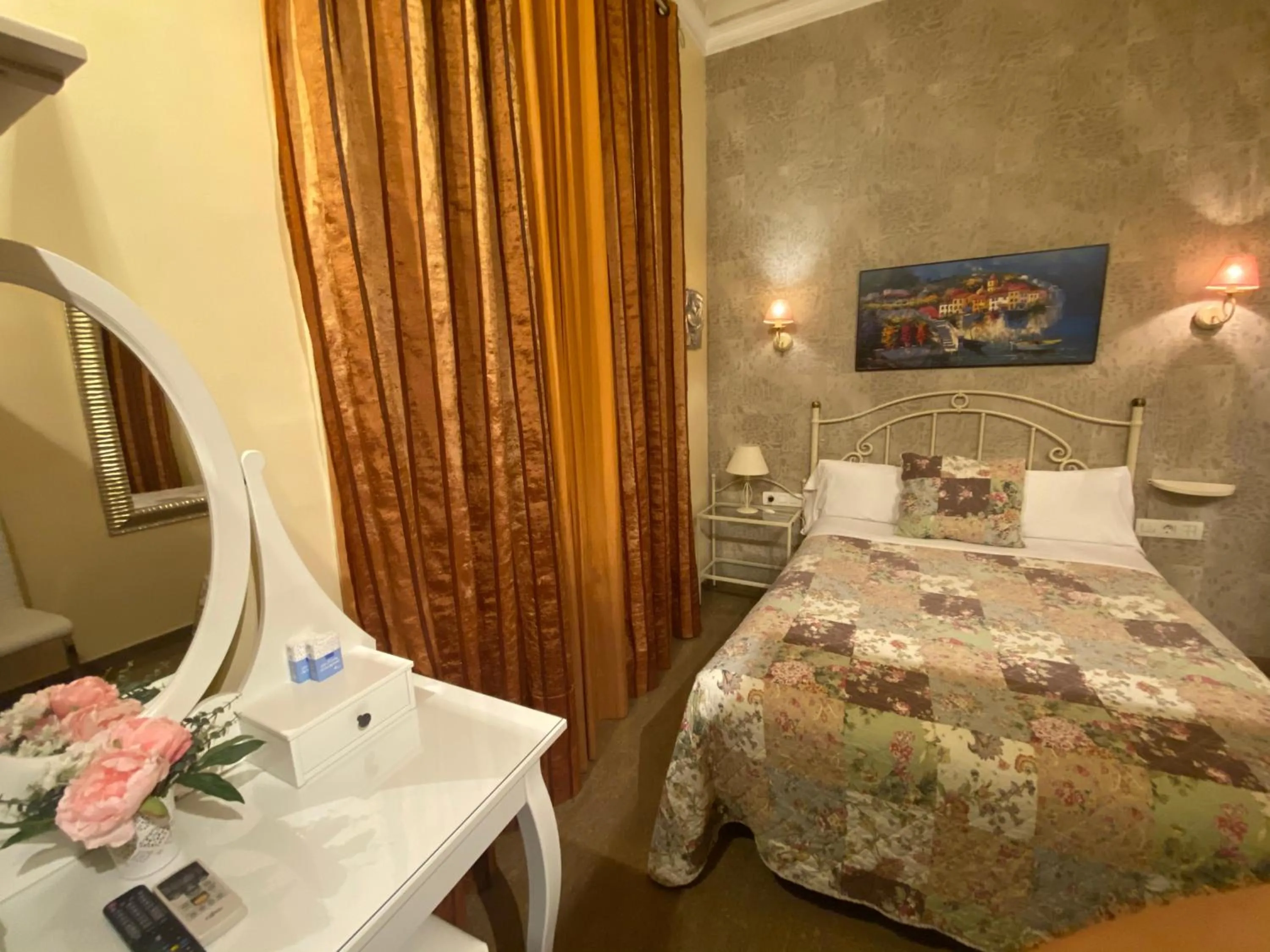 Bed in Hostal Orleans