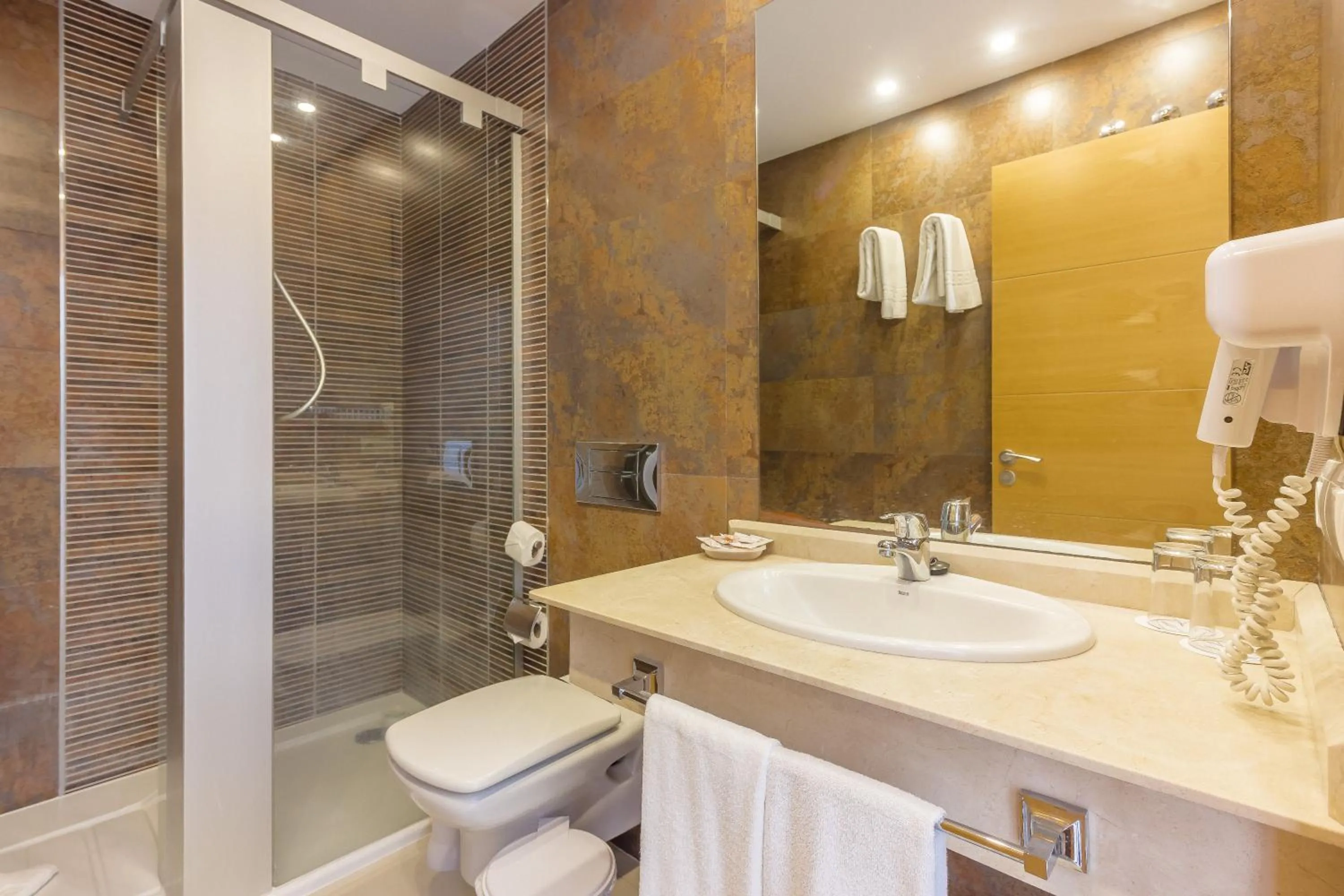 Bathroom in Klayman Diamond Aparthotel