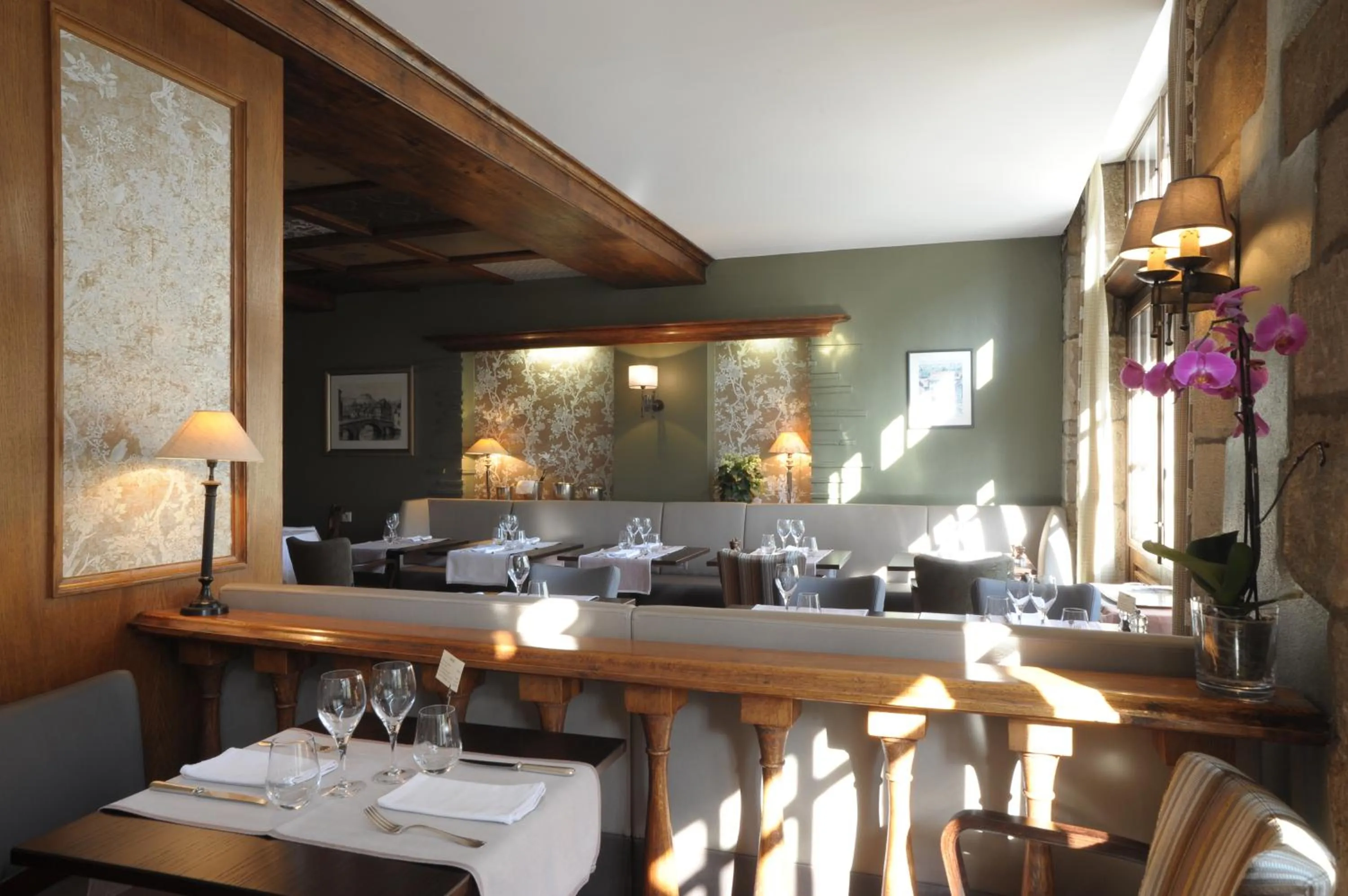 Restaurant/places to eat in Hôtel de France