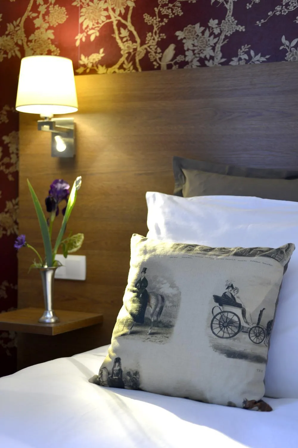 Decorative detail, Bed in Hôtel de France