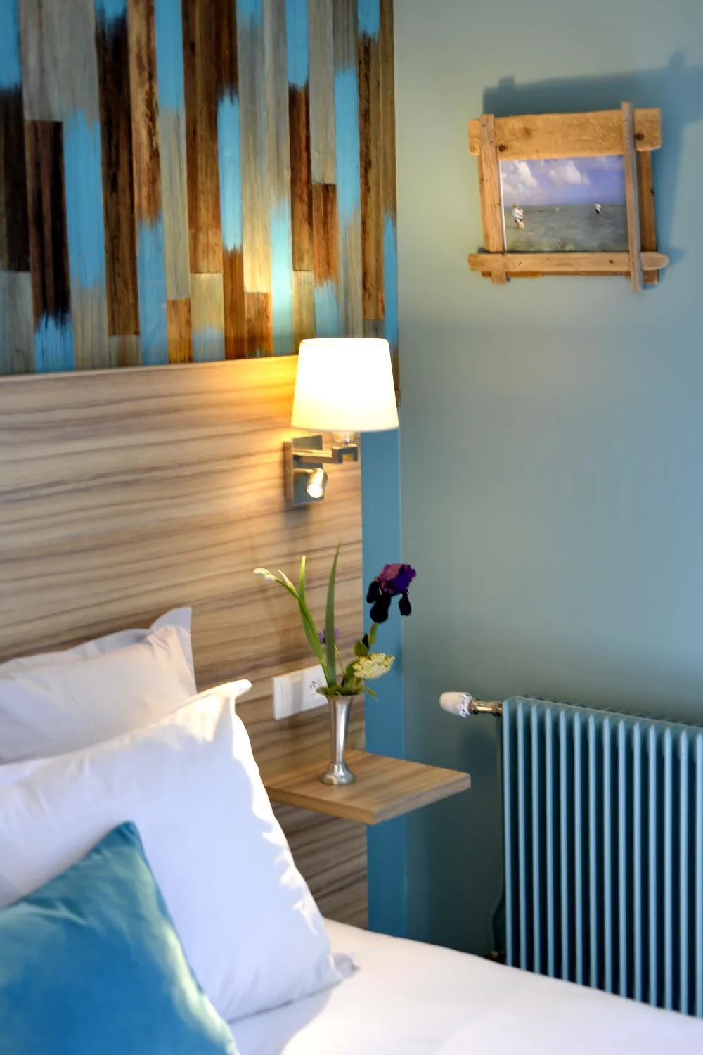 Decorative detail, Bed in Hôtel de France