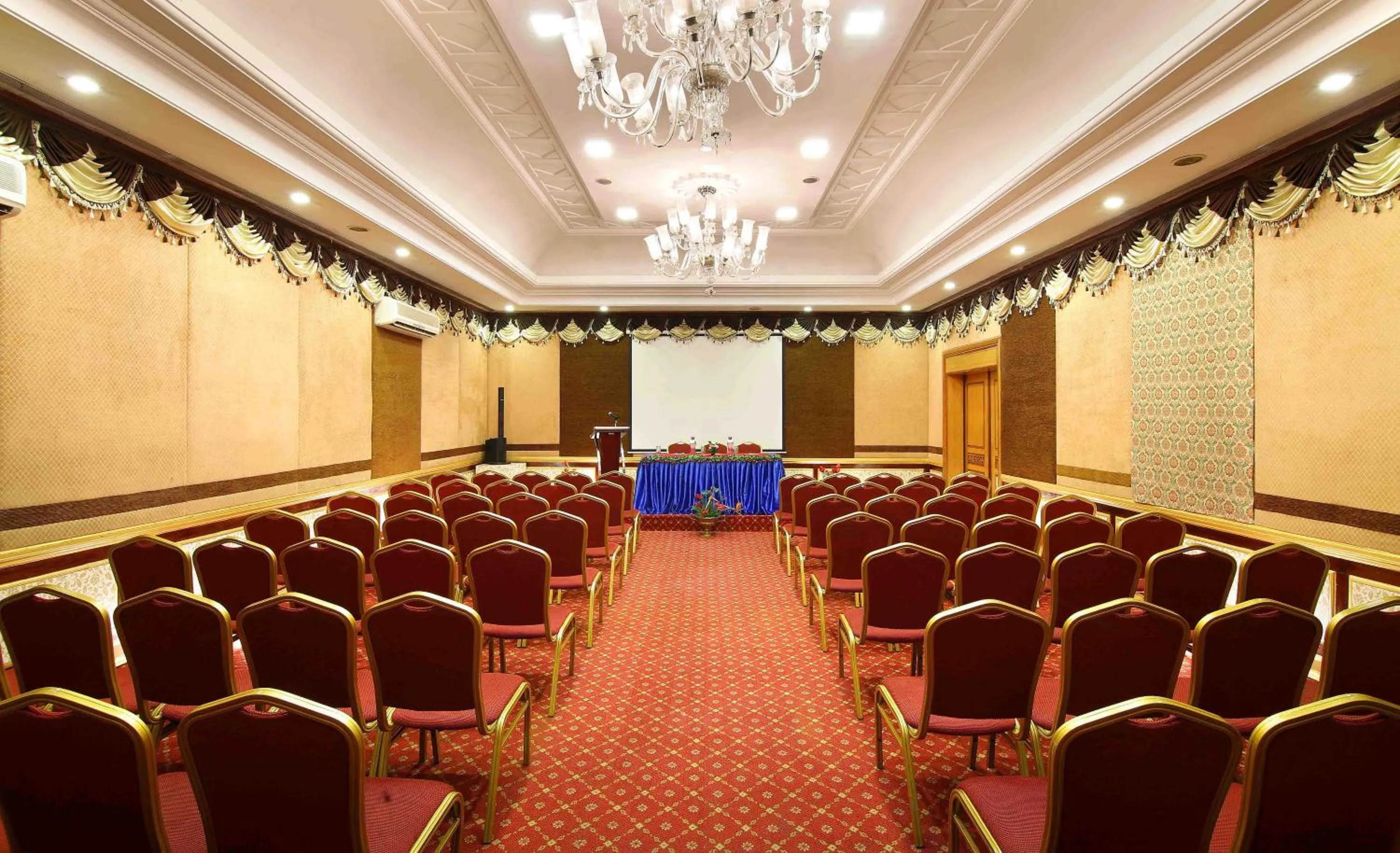 Meeting/conference room in Royal Court