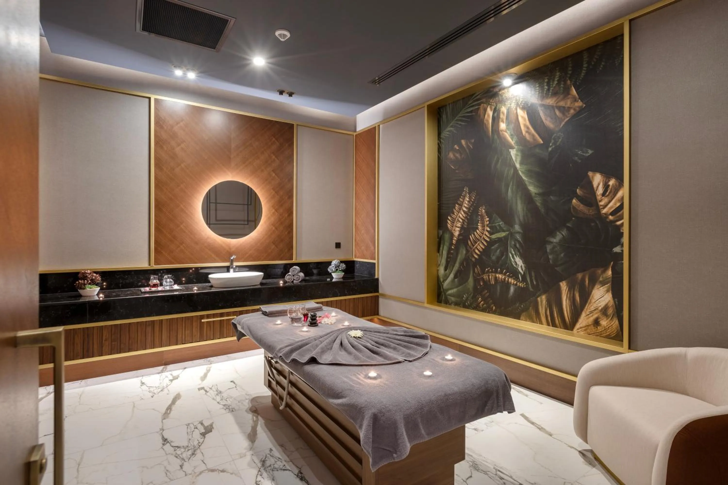 Spa and wellness centre/facilities in Miracle Resort Hotel