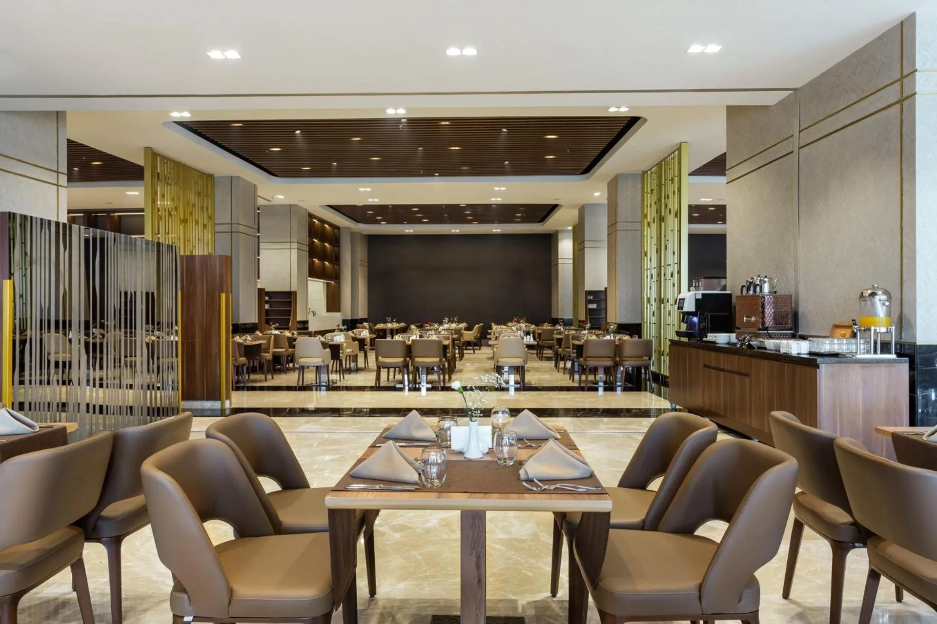Restaurant/places to eat in Miracle Resort Hotel