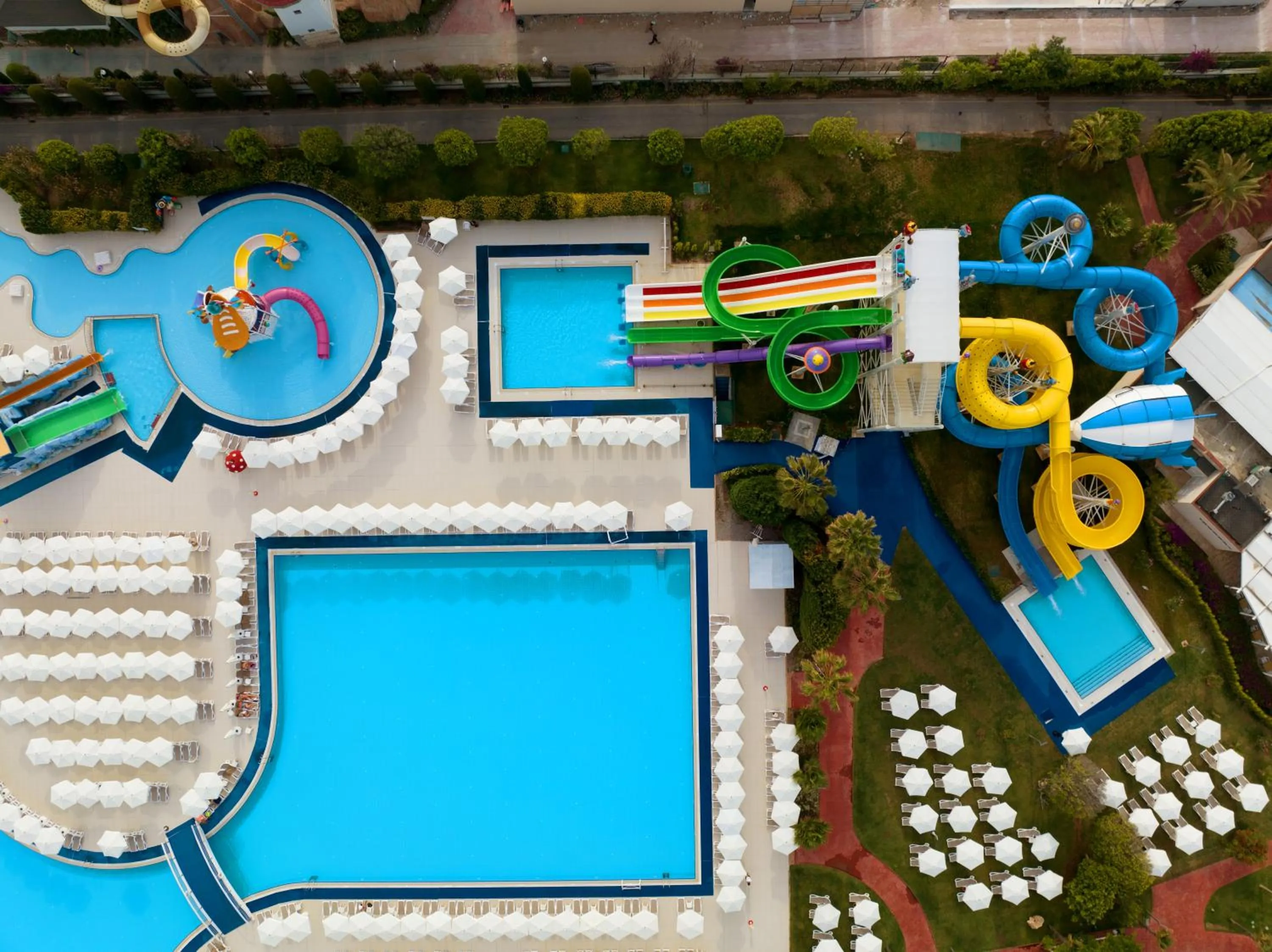 Swimming pool in Miracle Resort Hotel
