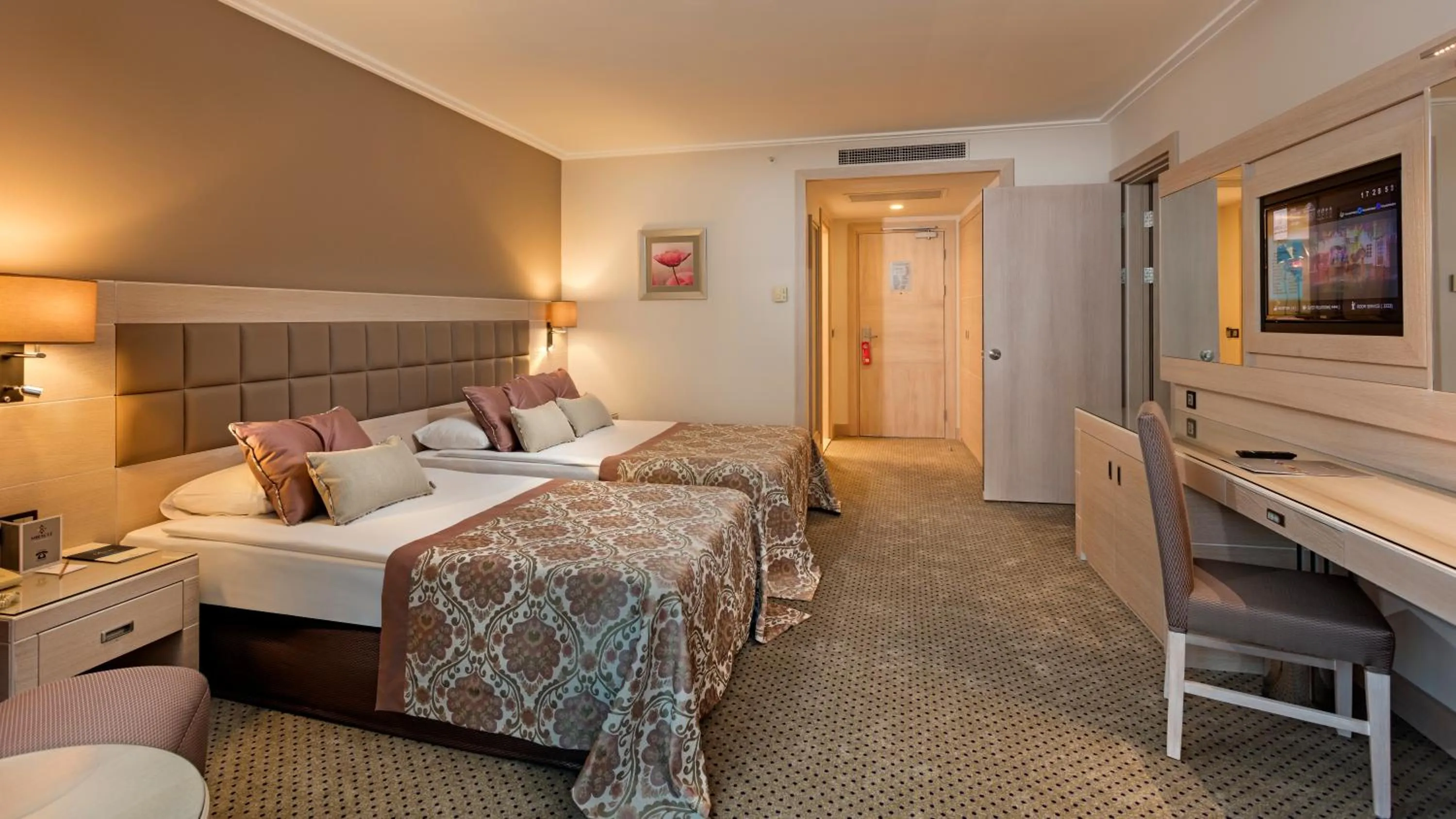 Photo of the whole room, Bed in Miracle Resort Hotel