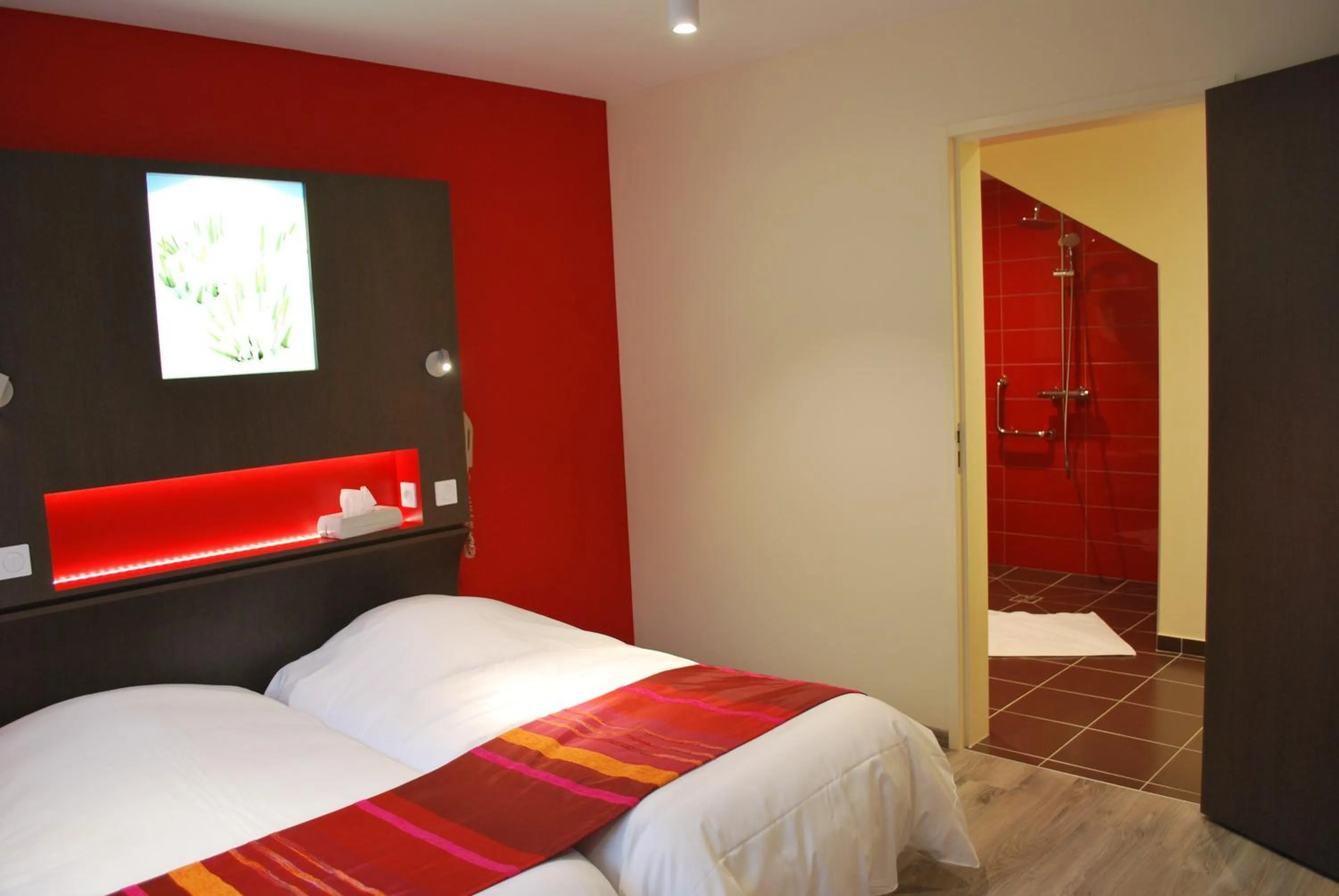 Photo of the whole room, Bed in Logis Hôtel & Restaurant Les Perce-Neige