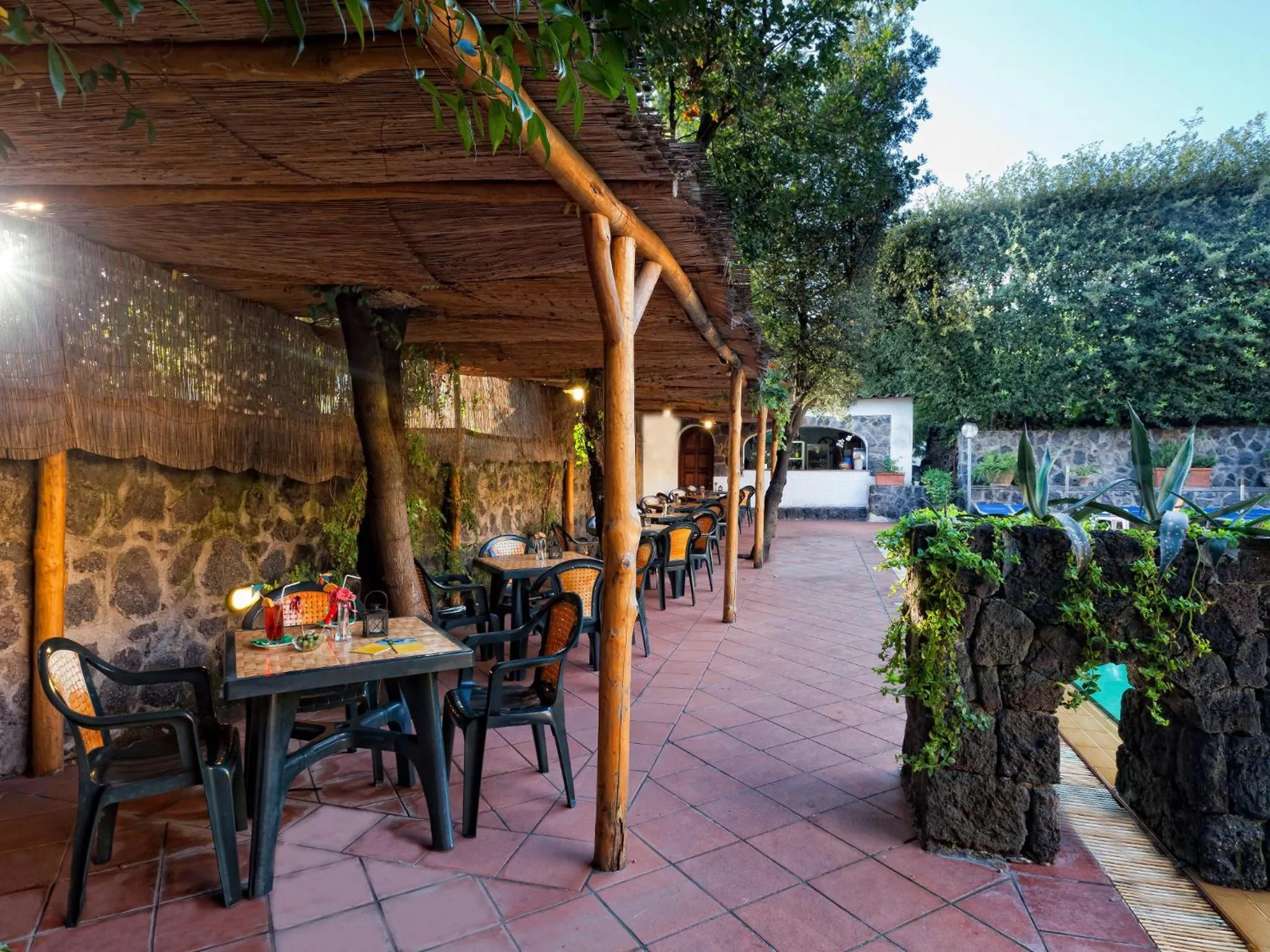 Restaurant/places to eat in Hotel Cleopatra