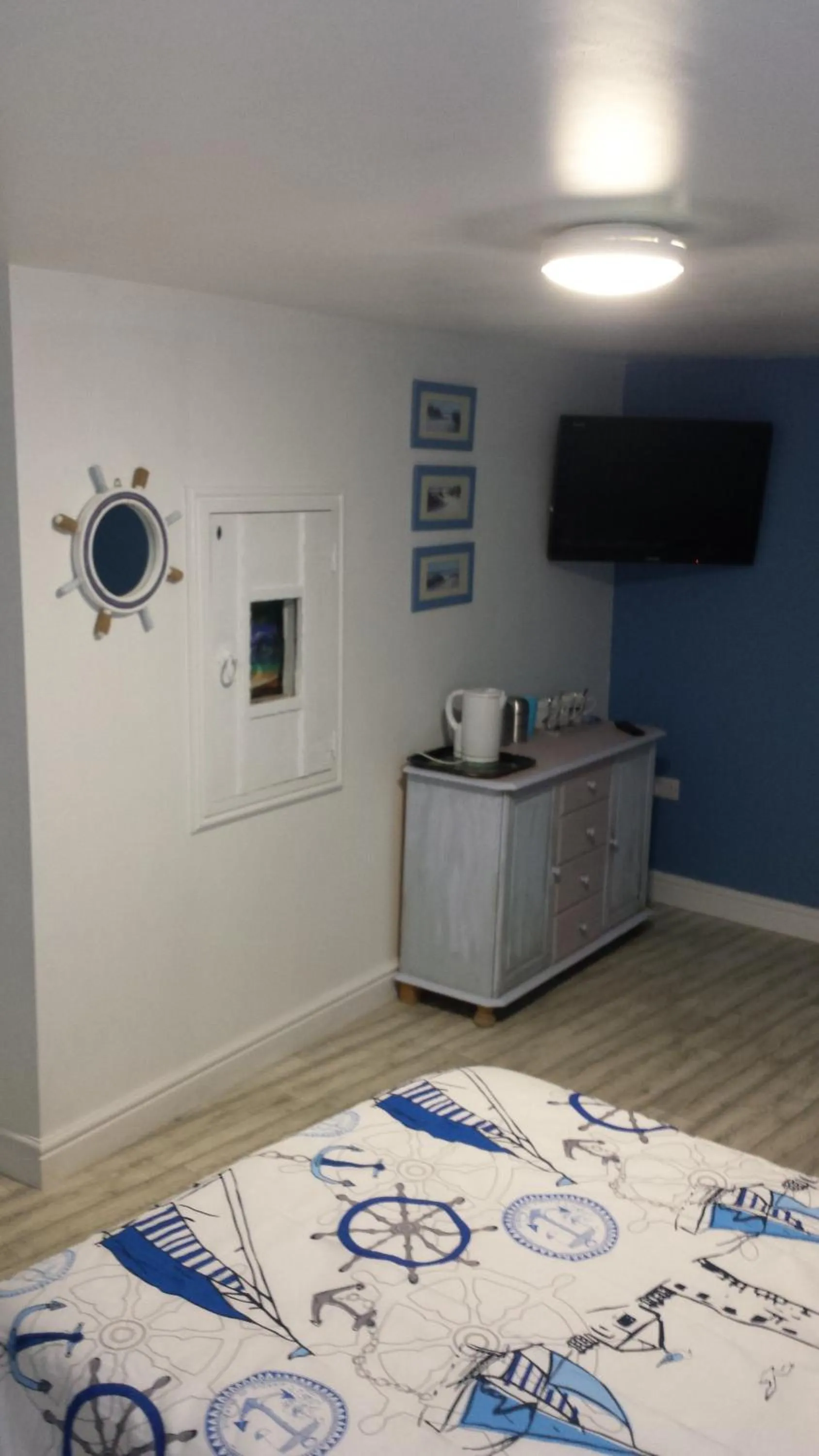 Bed in The cabin saracens head