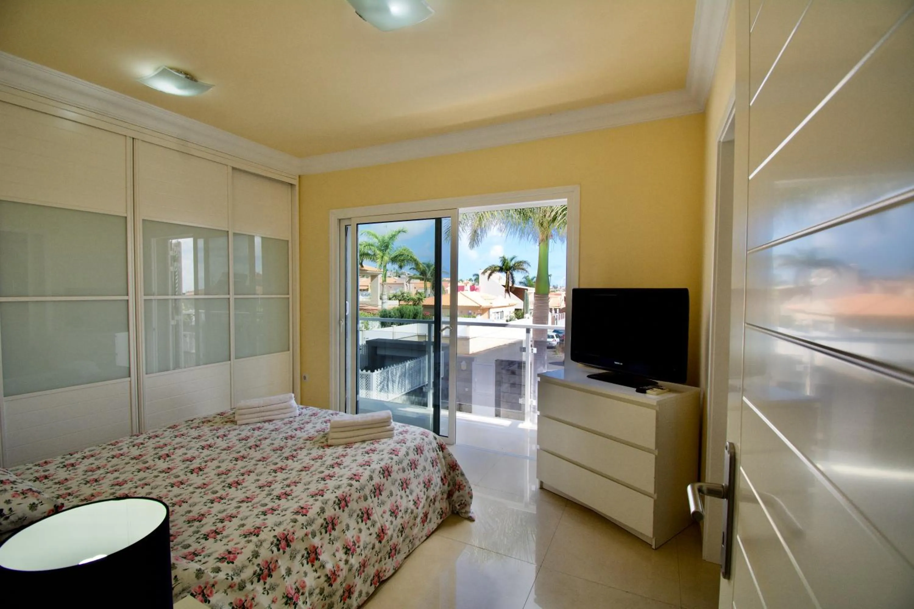 TV and multimedia, Bed in Villa Lovisi