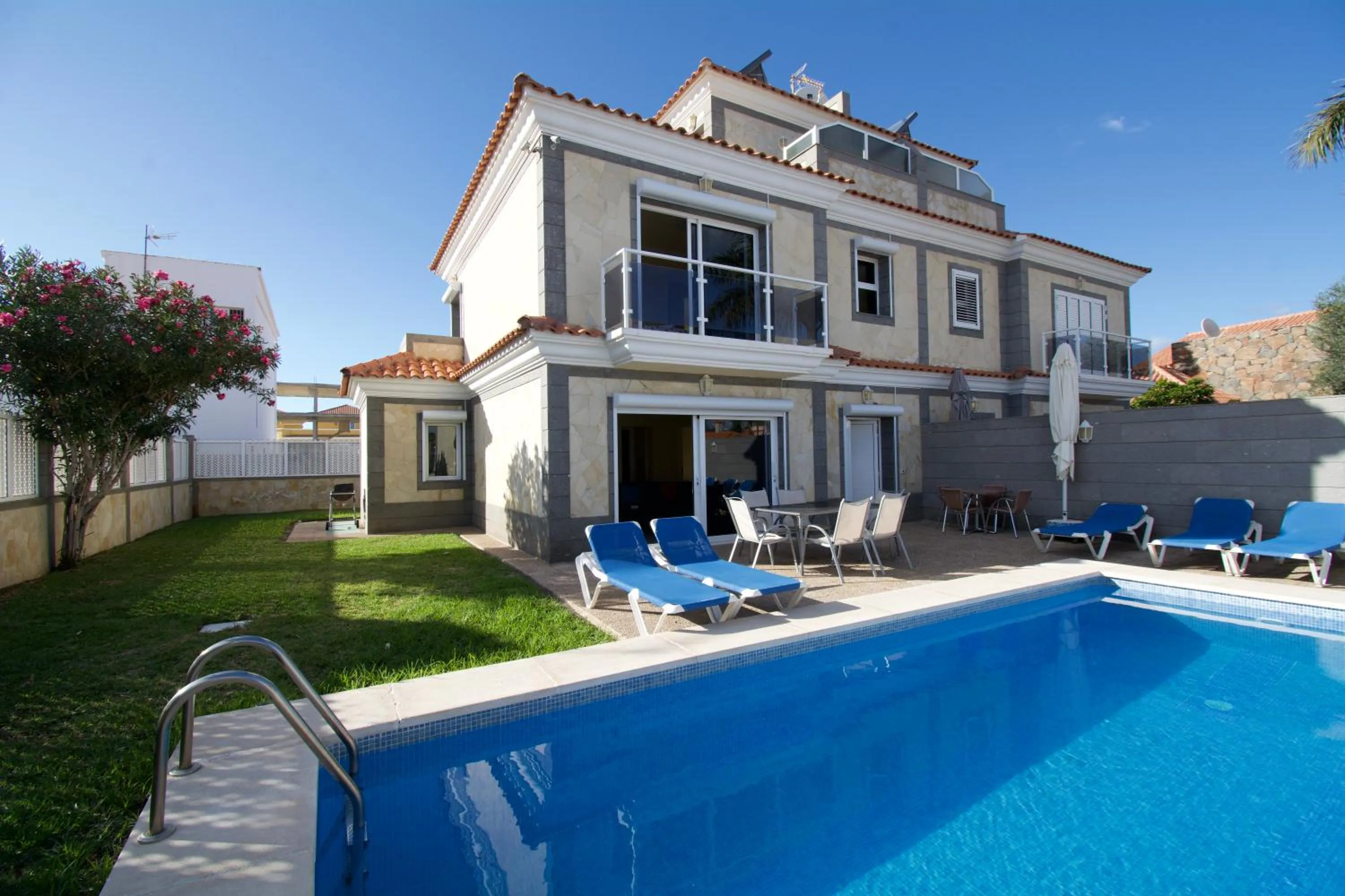 Property building in Villa Lovisi