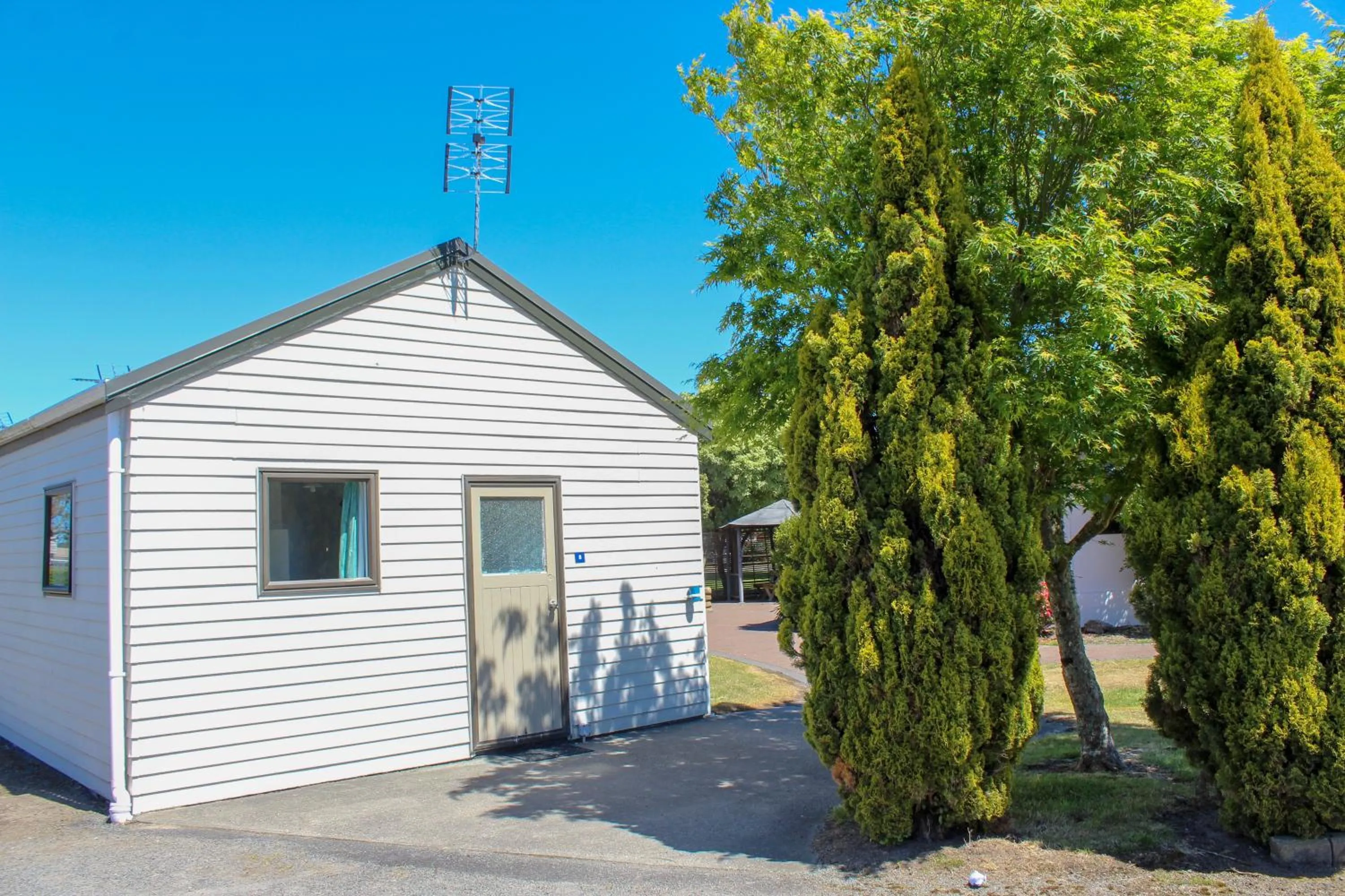 Property building in Holdens Bay Holiday Park