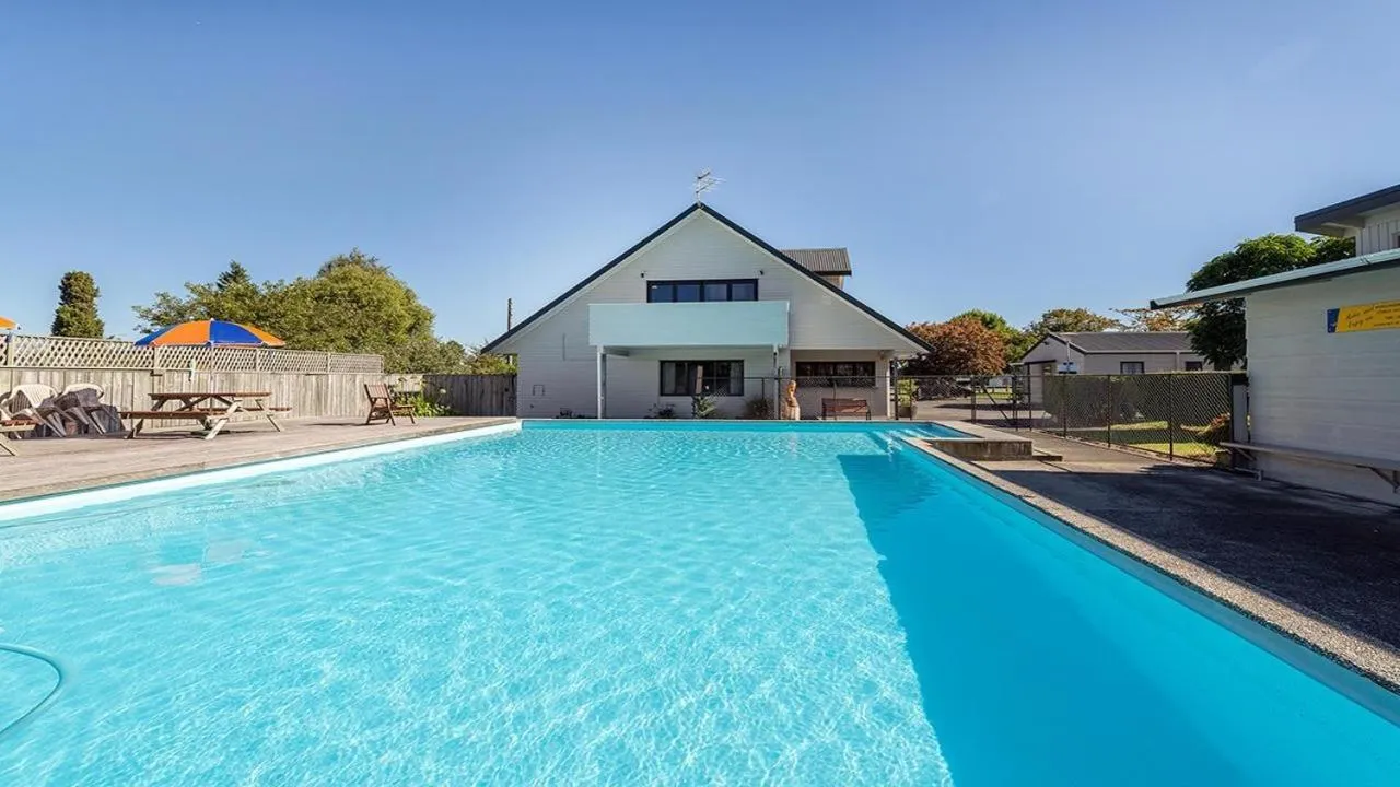 Swimming pool in Holdens Bay Holiday Park